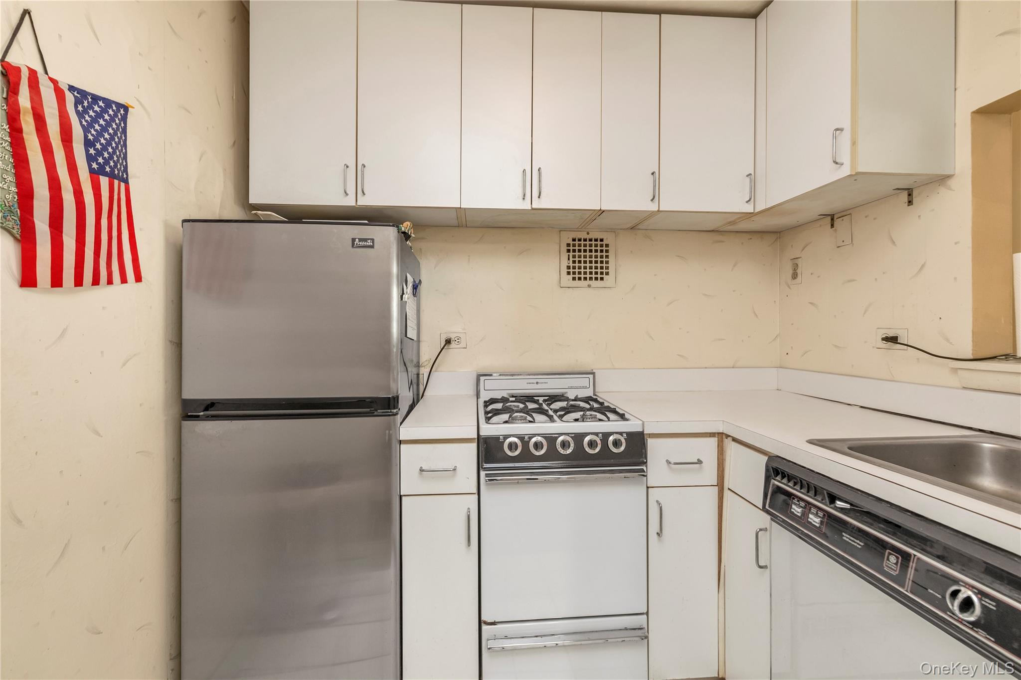 241-20 Northern Boulevard 4a Property Photo 9