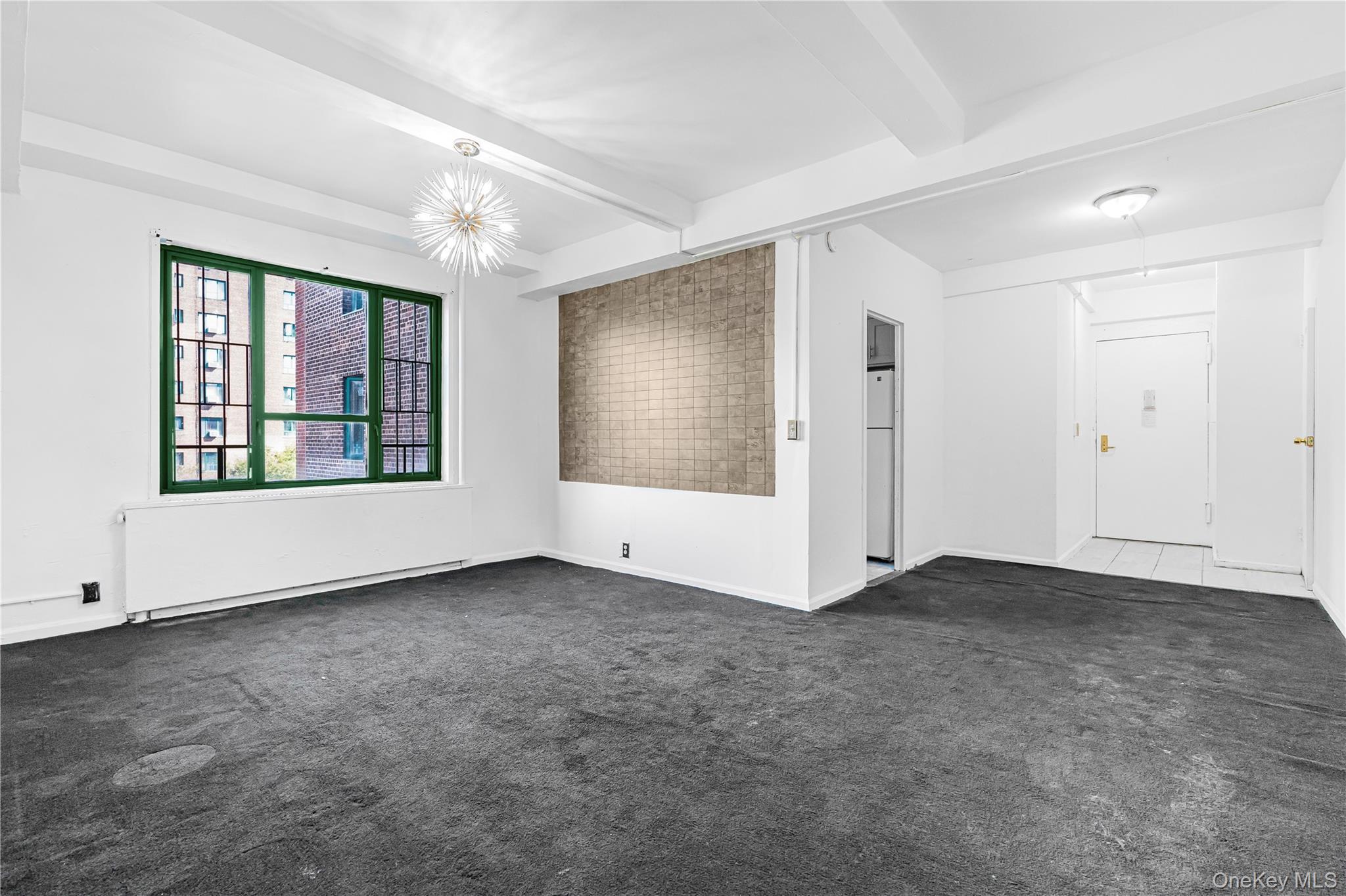 1946 E Tremont Avenue 5h Property Photo 3