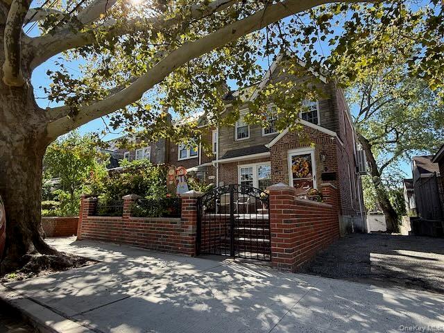 6414 83rd Place Property Photo 2