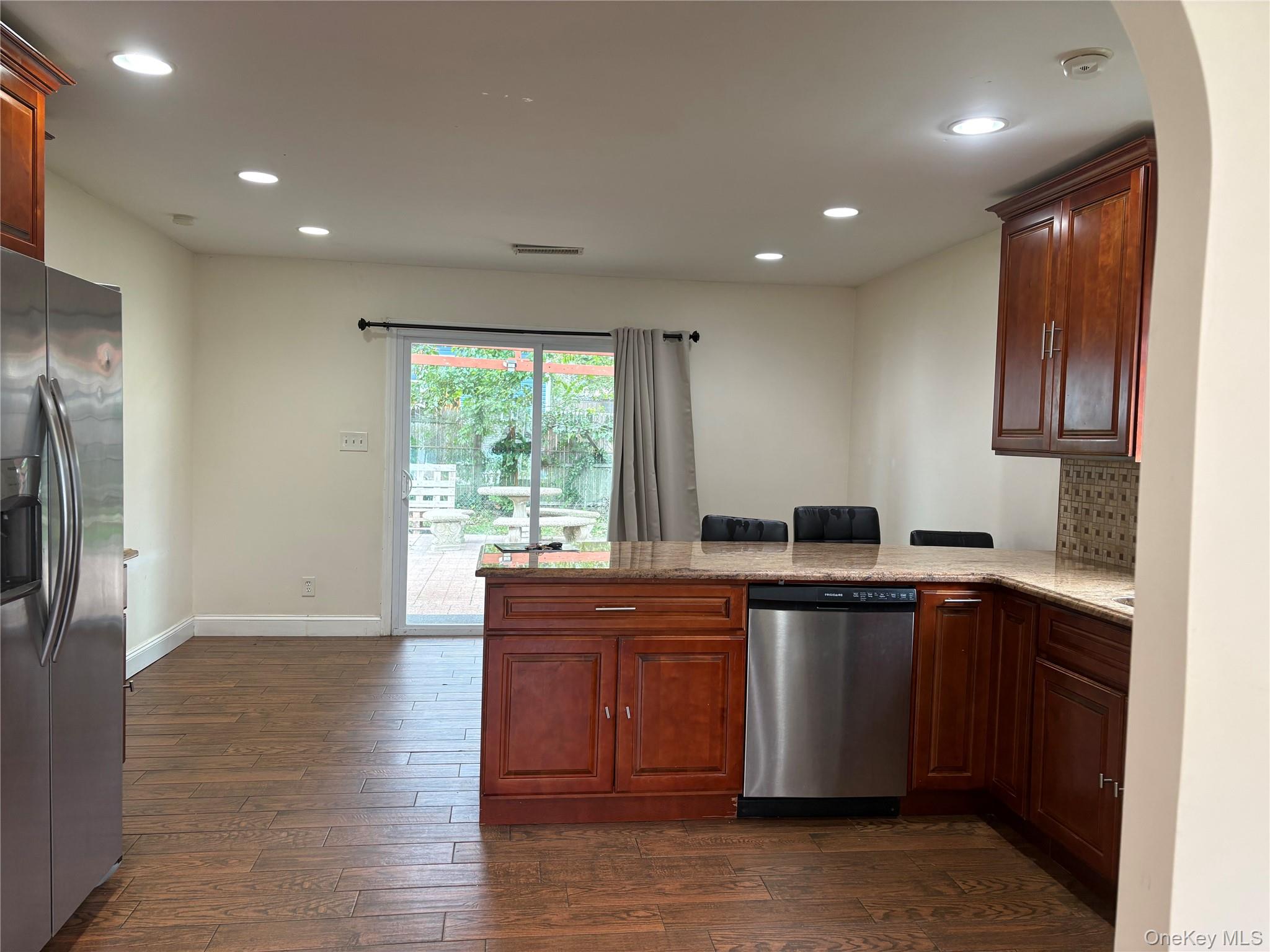 290 Leaf Avenue Property Photo 9