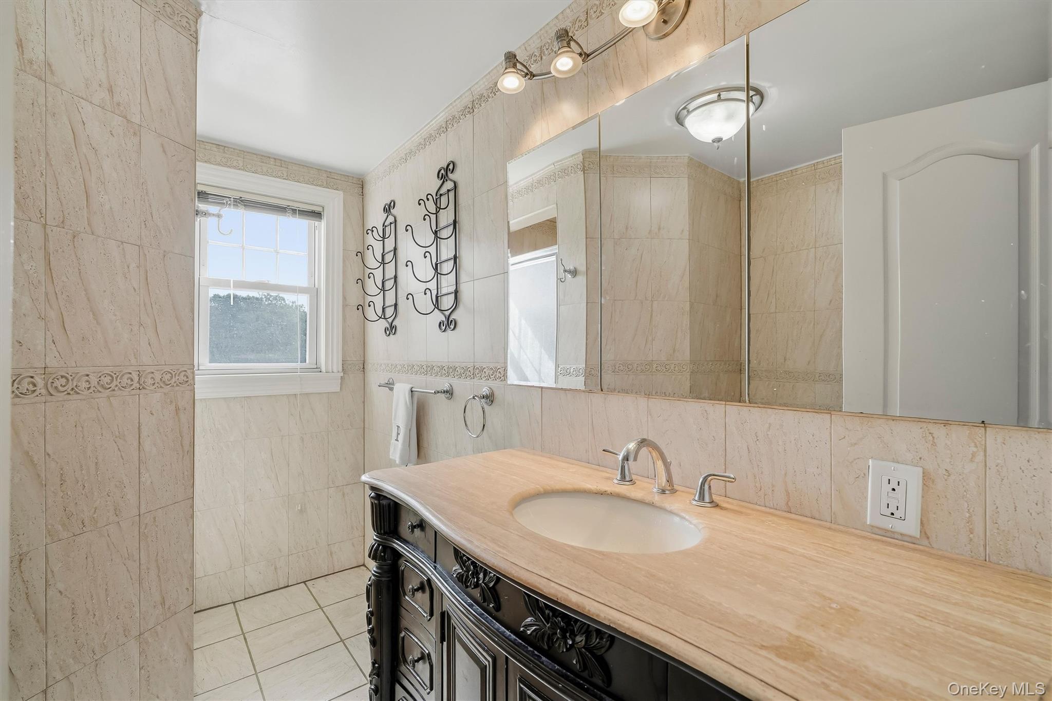 26 Custer Avenue Property Photo 29
