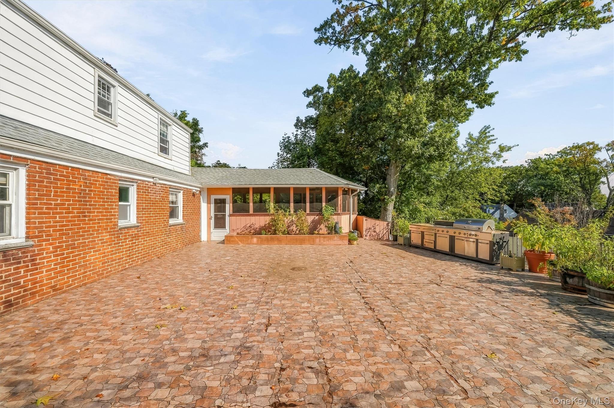 26 Custer Avenue Property Photo 37