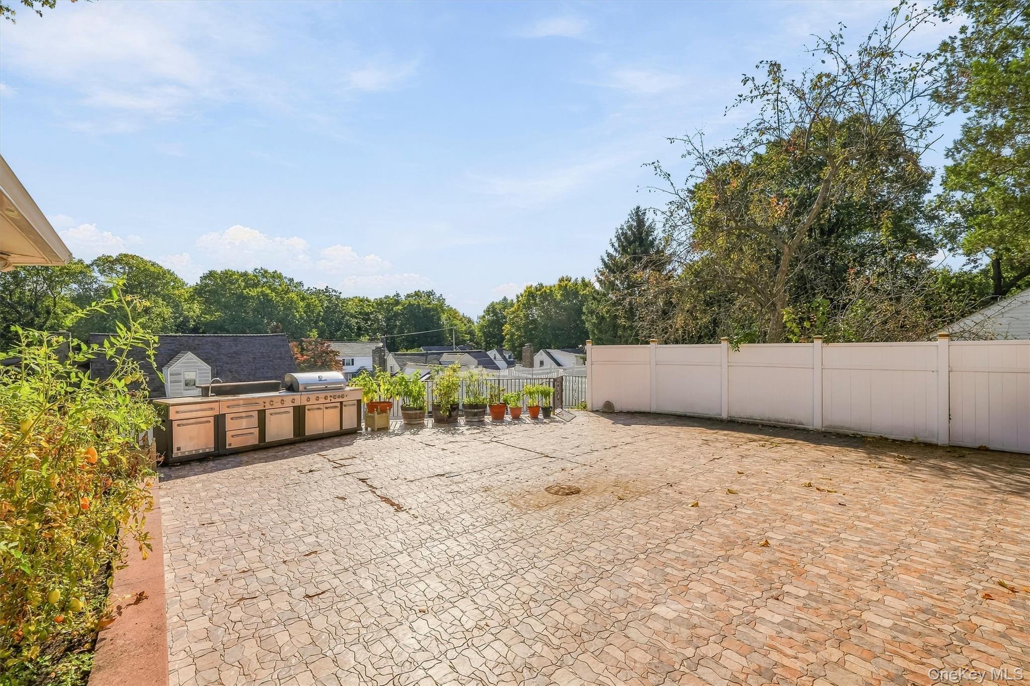26 Custer Avenue Property Photo 40