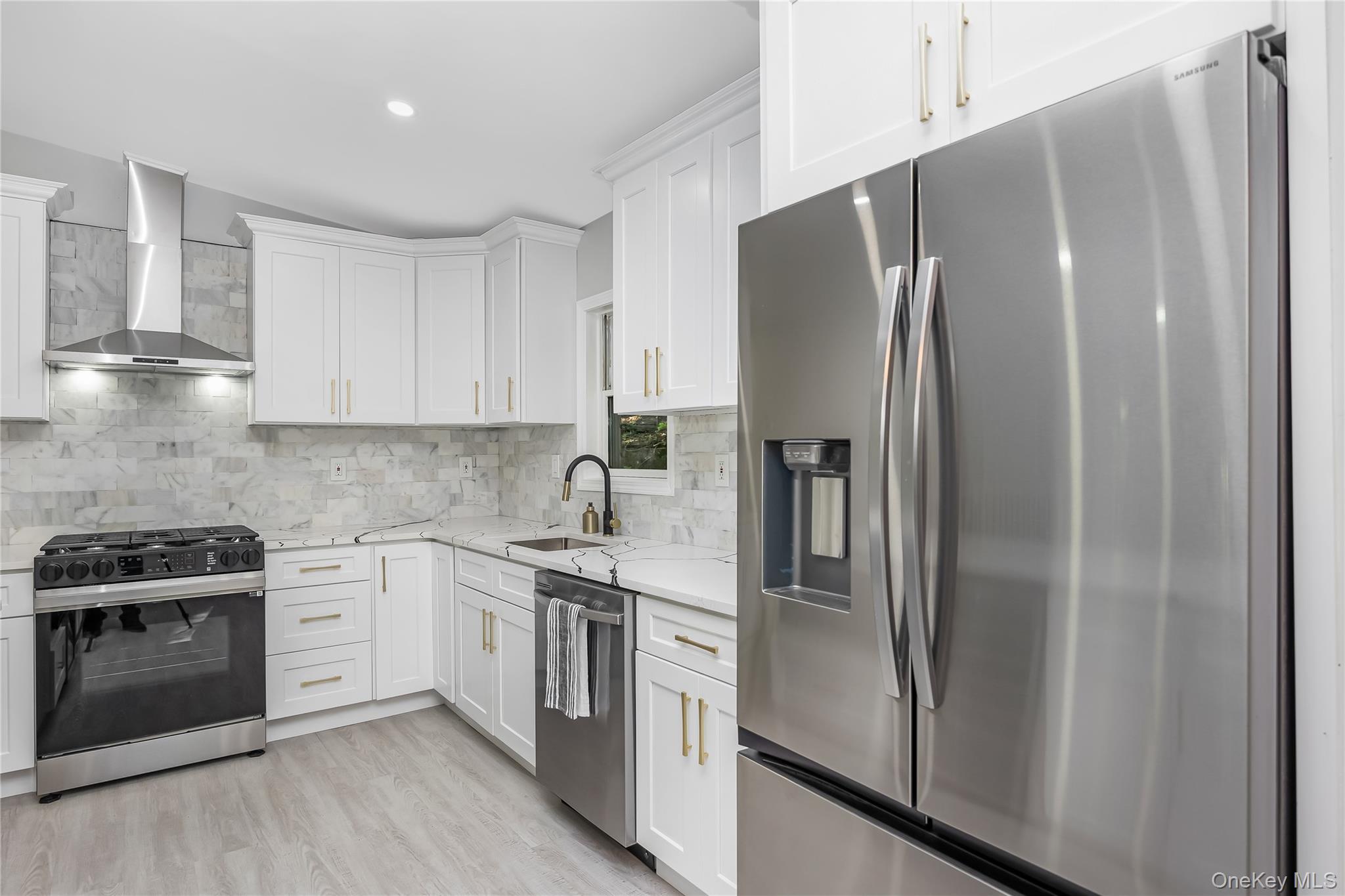 644 Bread And Cheese Hollow Road Property Photo 6