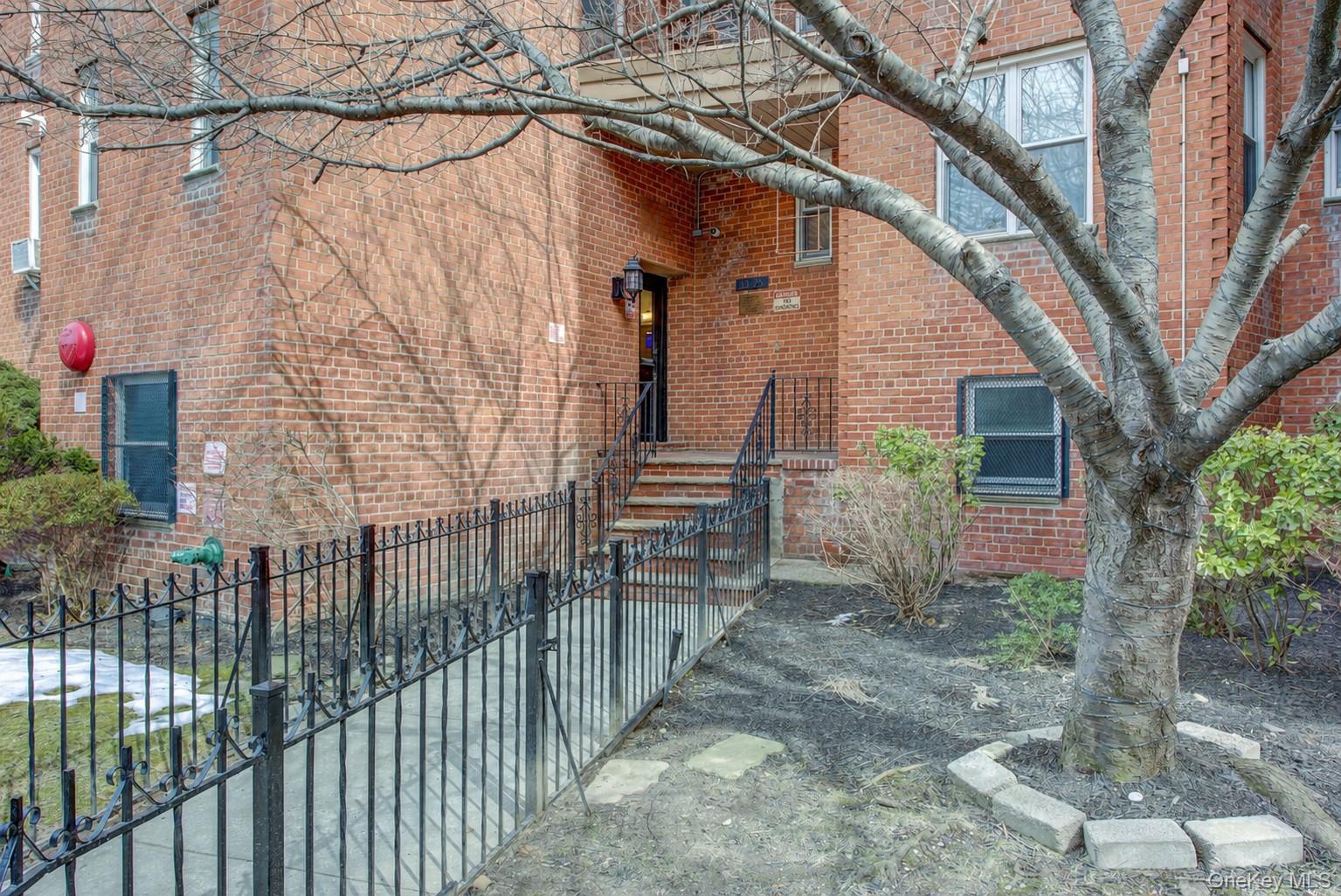 33-25 81 Street 2E Property Photo 1