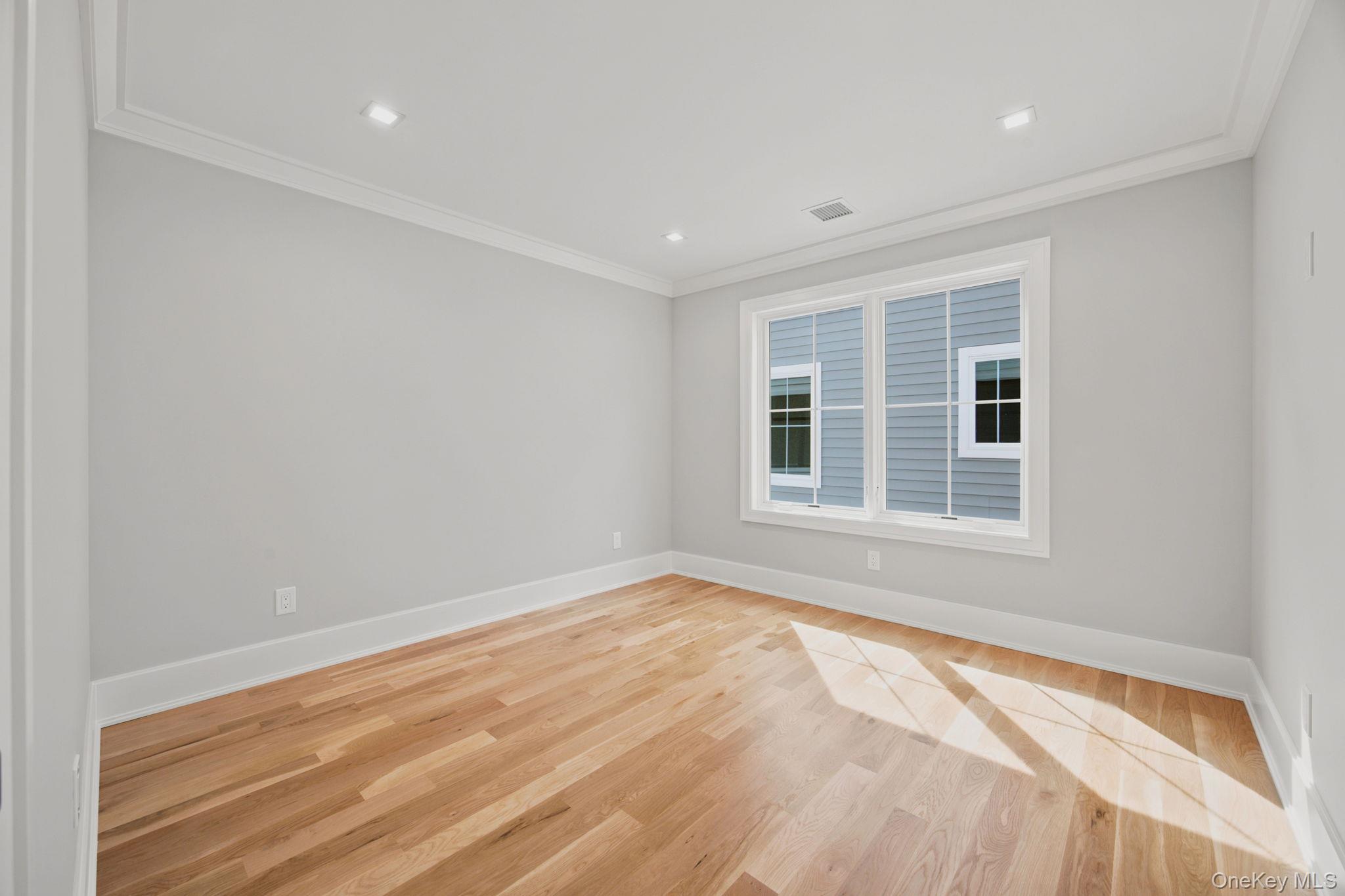 404 Langley Avenue Property Photo 20