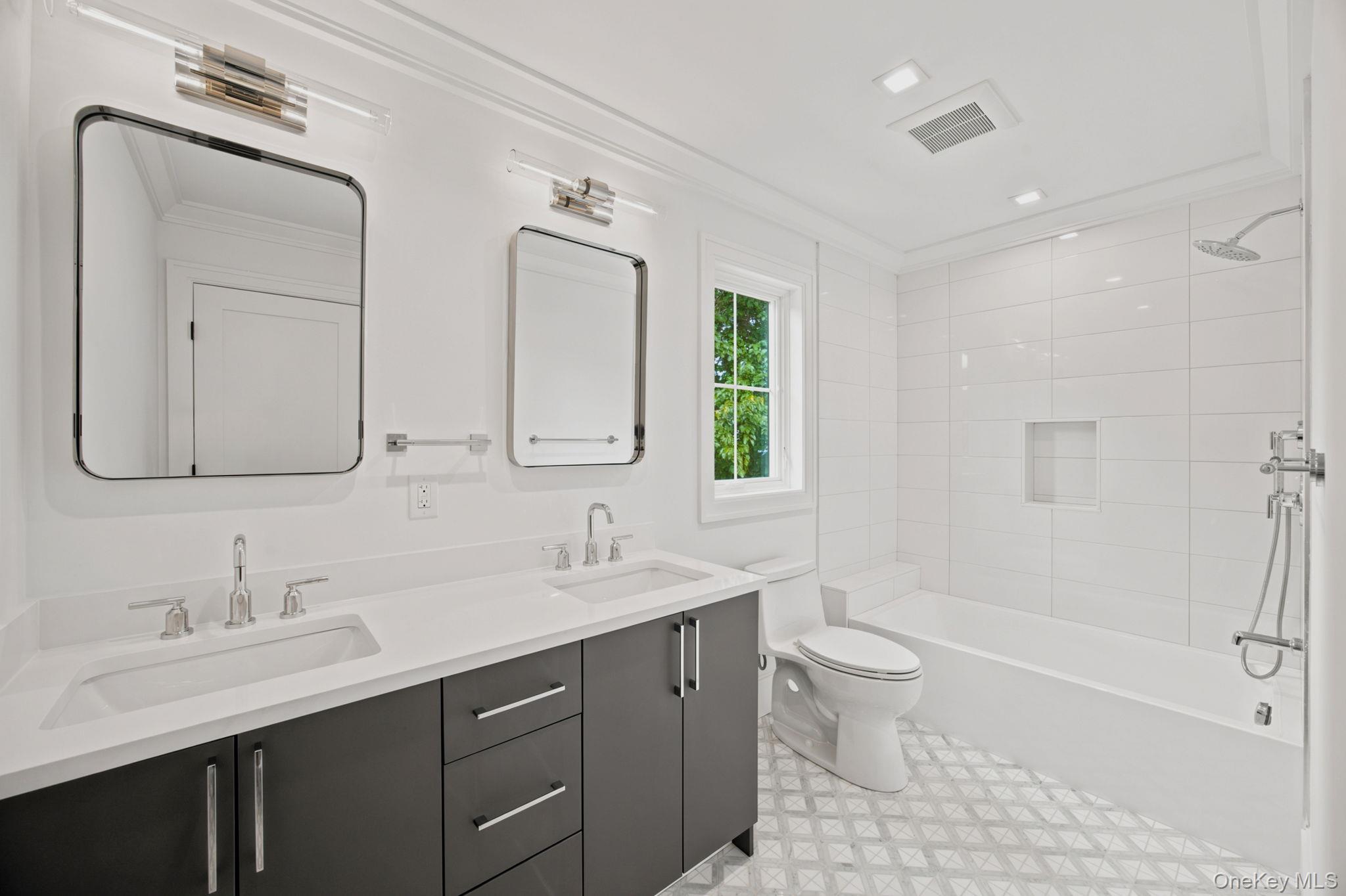 404 Langley Avenue Property Photo 23