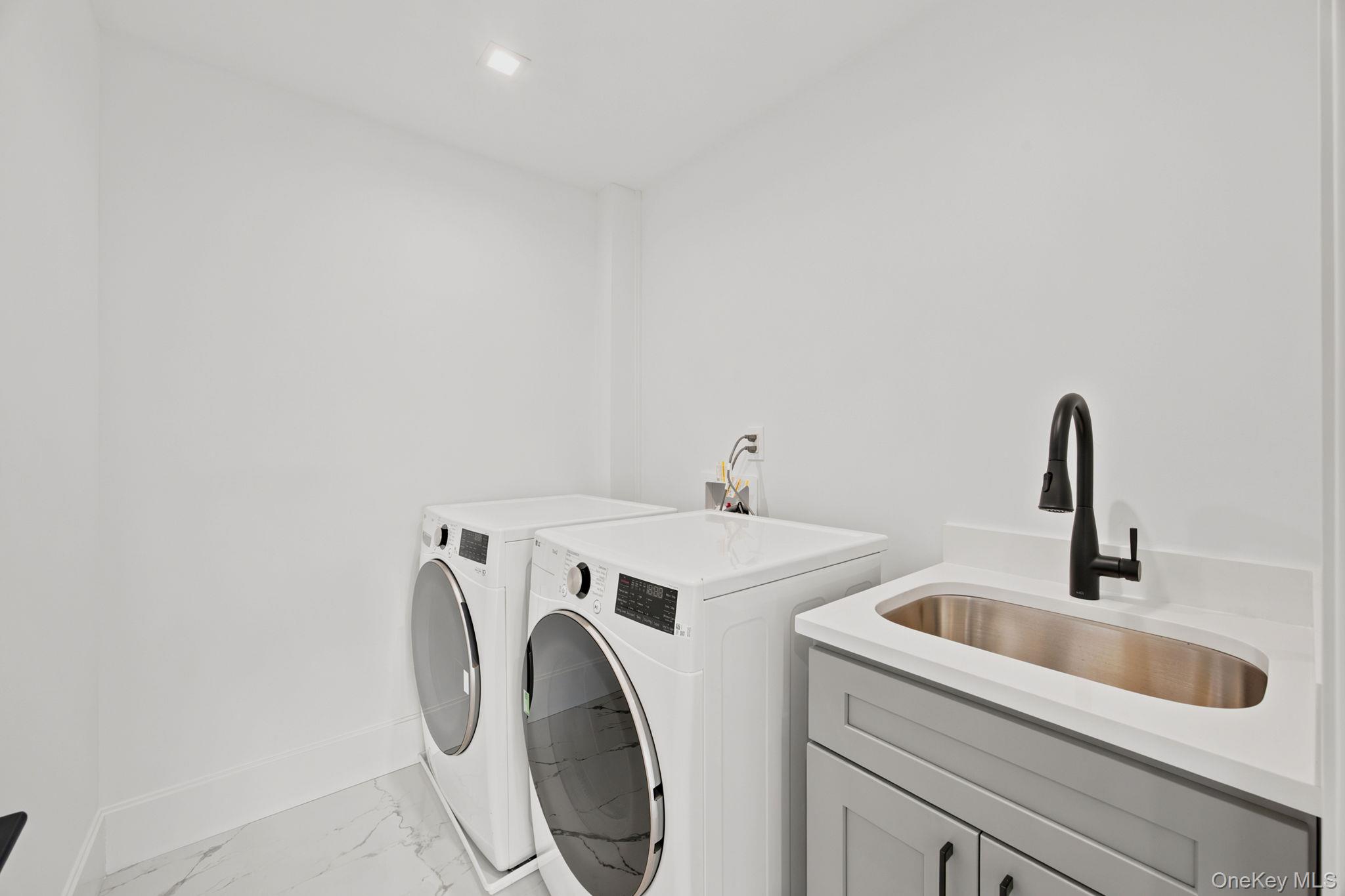 404 Langley Avenue Property Photo 24
