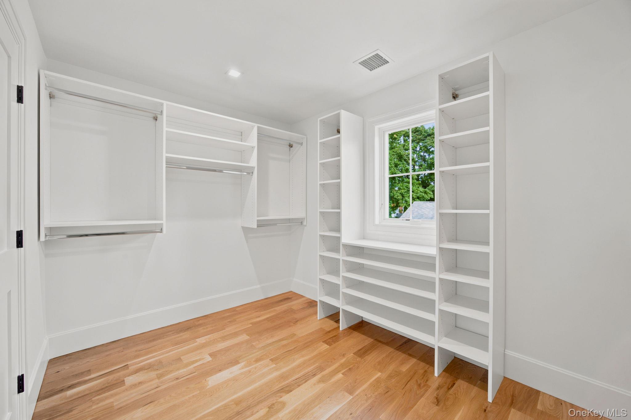 404 Langley Avenue Property Photo 29