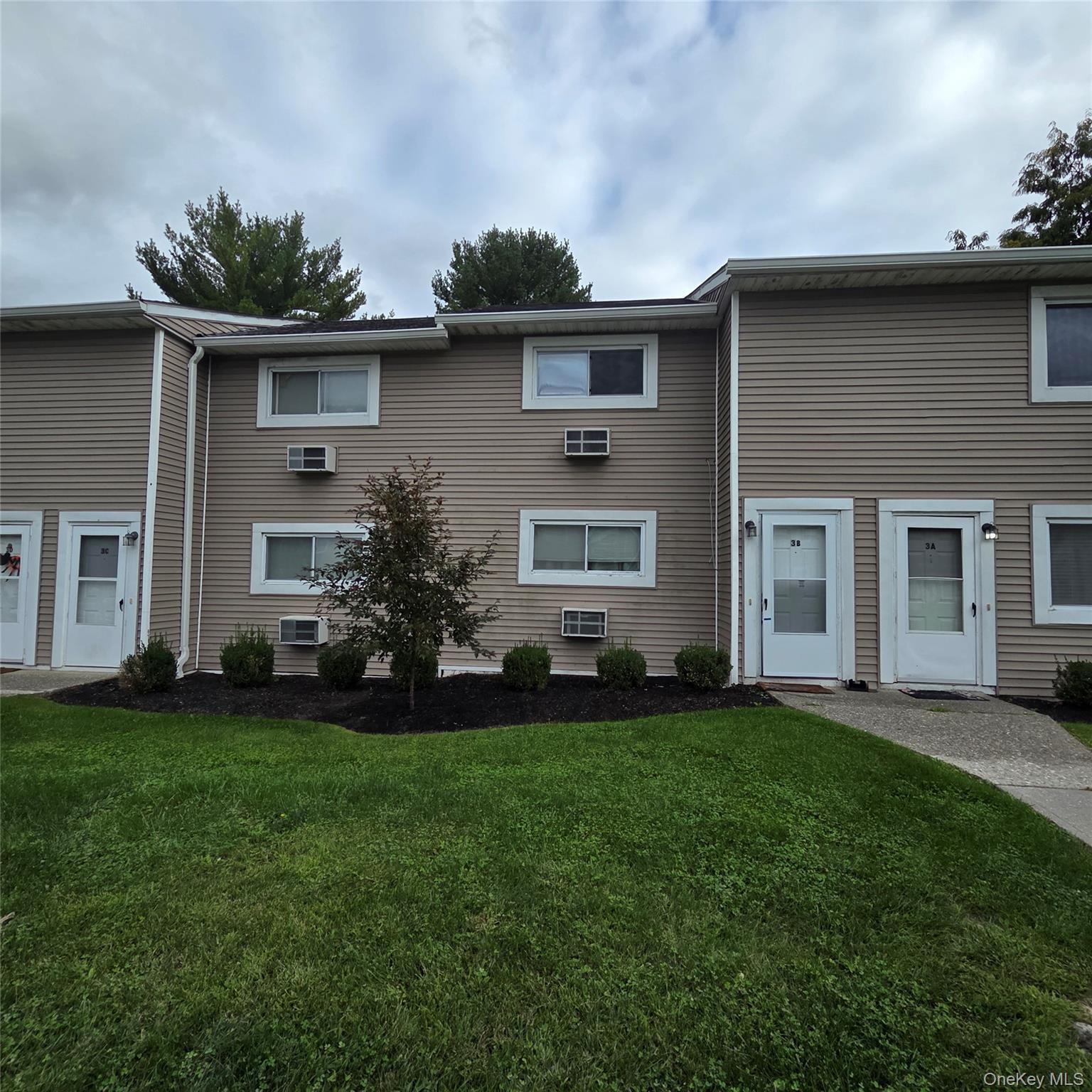 3 Fishkill Glen Drive B Property Photo 1