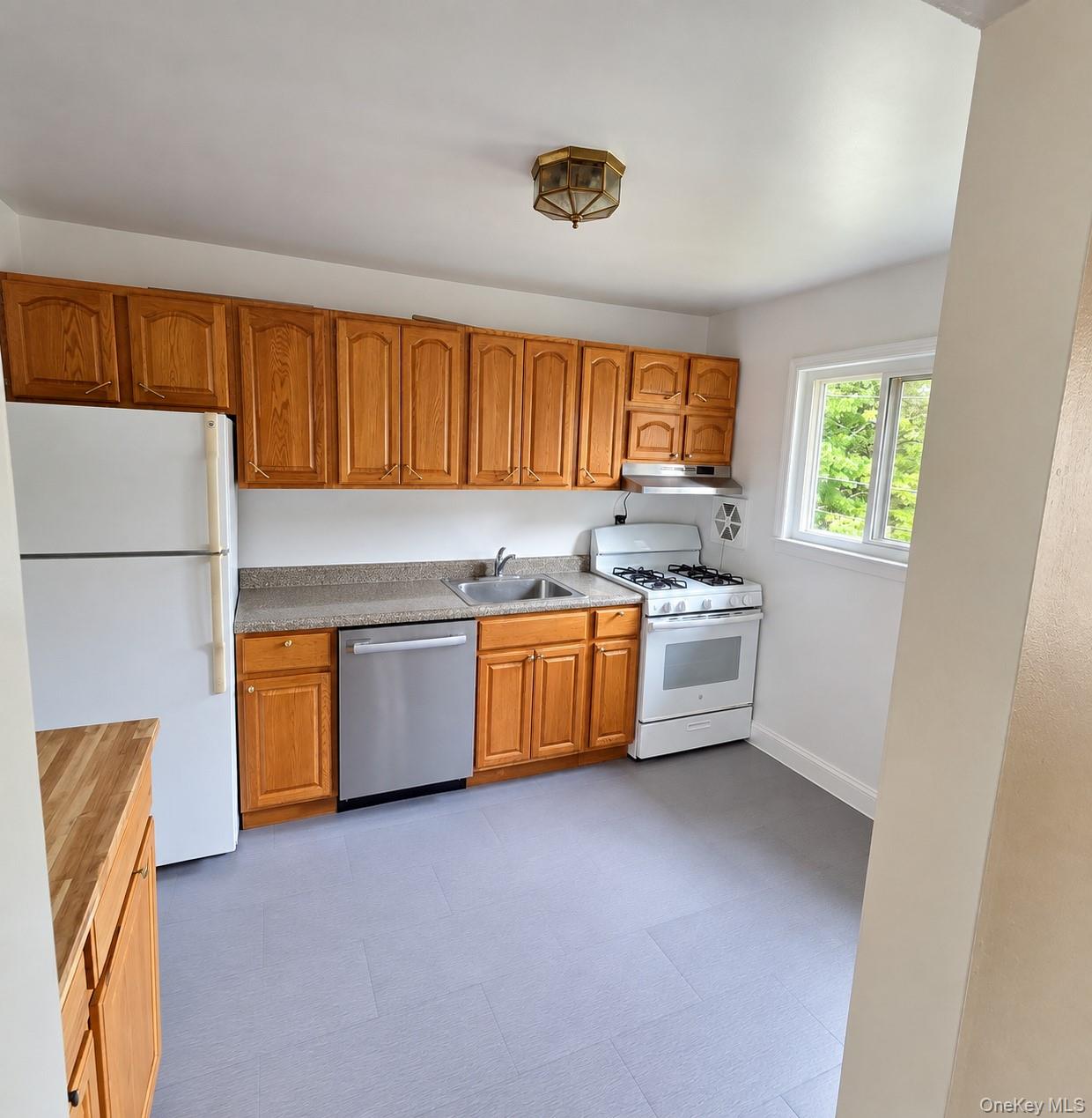 3 Fishkill Glen Drive B Property Photo 2