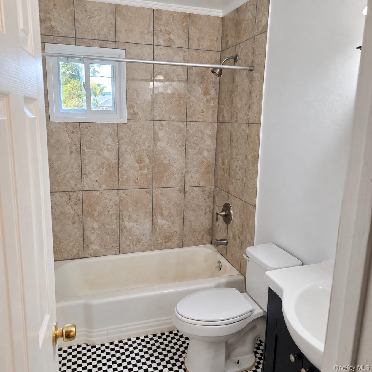 3 Fishkill Glen Drive B Property Photo 8