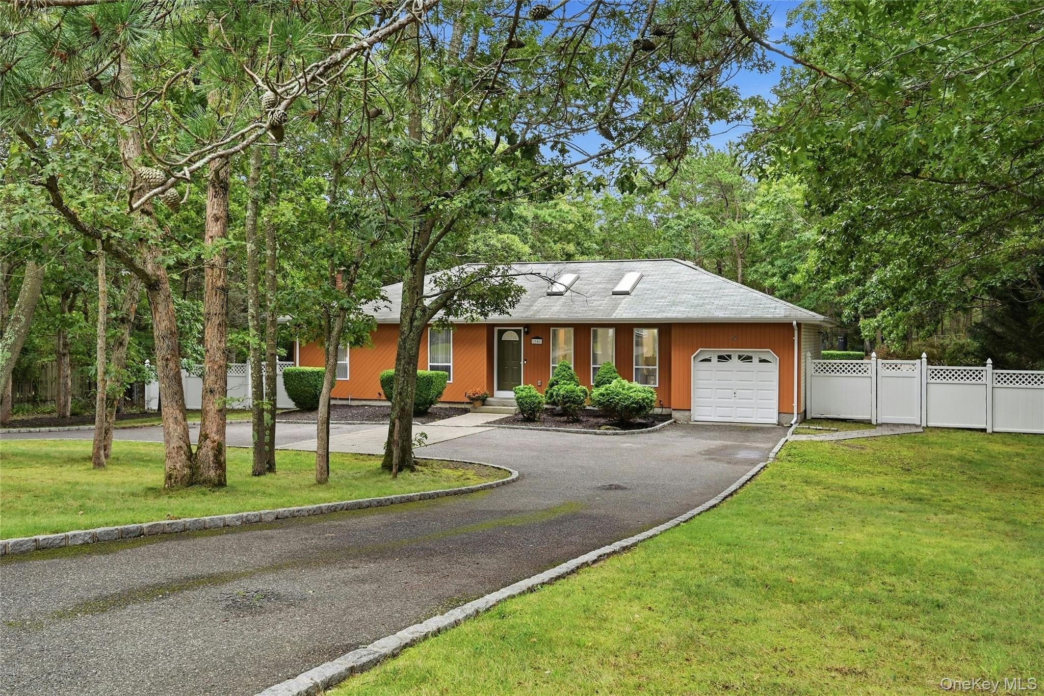 16 Georgann Road Property Photo 2