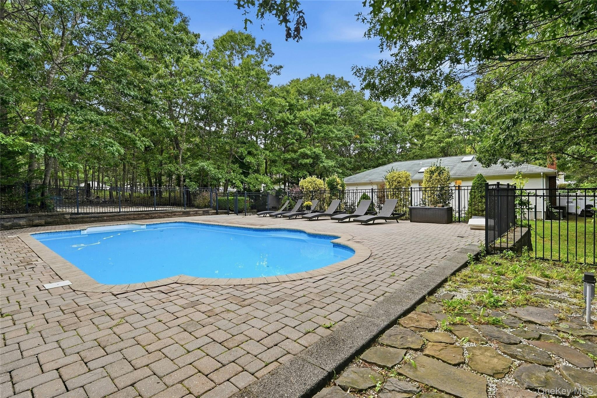 16 Georgann Road Property Photo 29