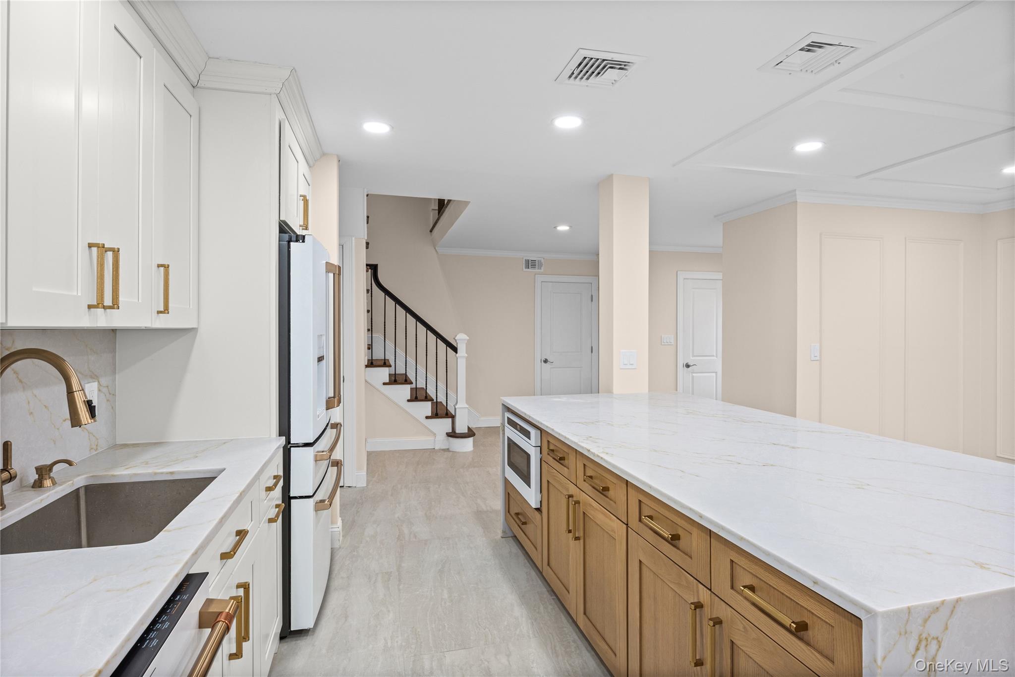 289 Lido Boulevard Property Photo 8
