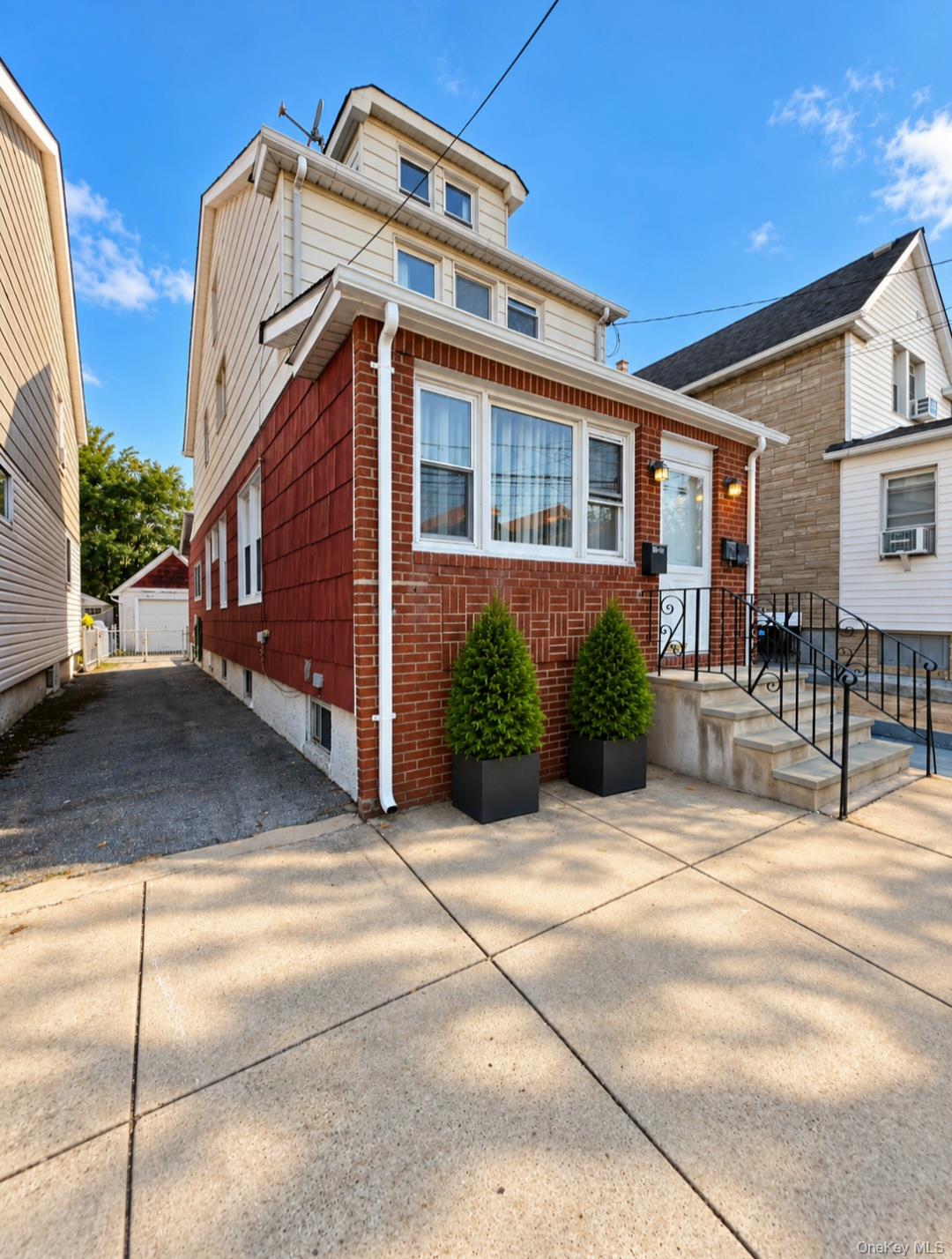 138-12 Whitelaw Street Property Photo 2