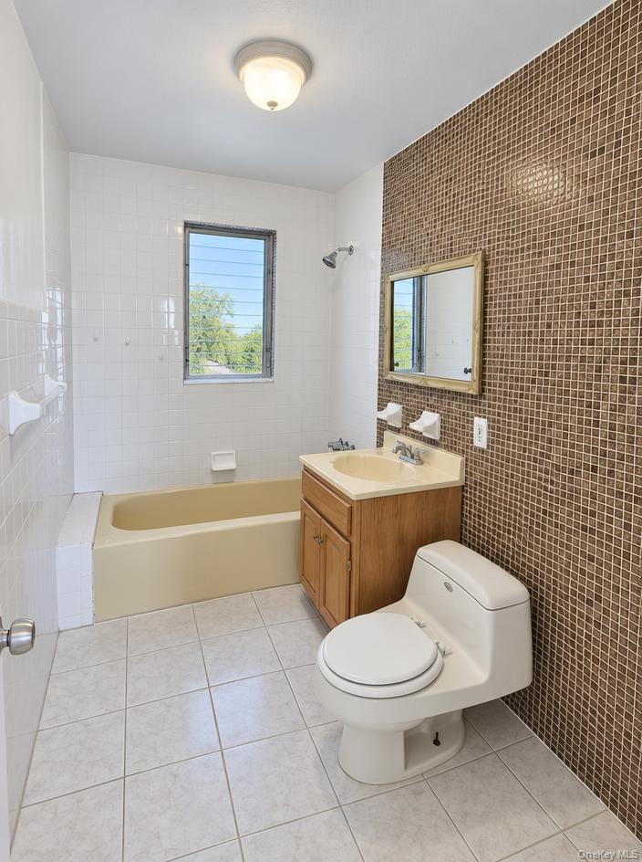 138-12 Whitelaw Street Property Photo 16
