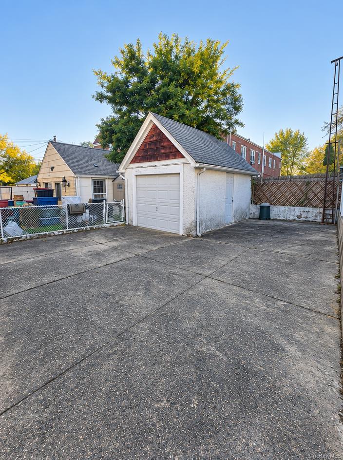 138-12 Whitelaw Street Property Photo 28
