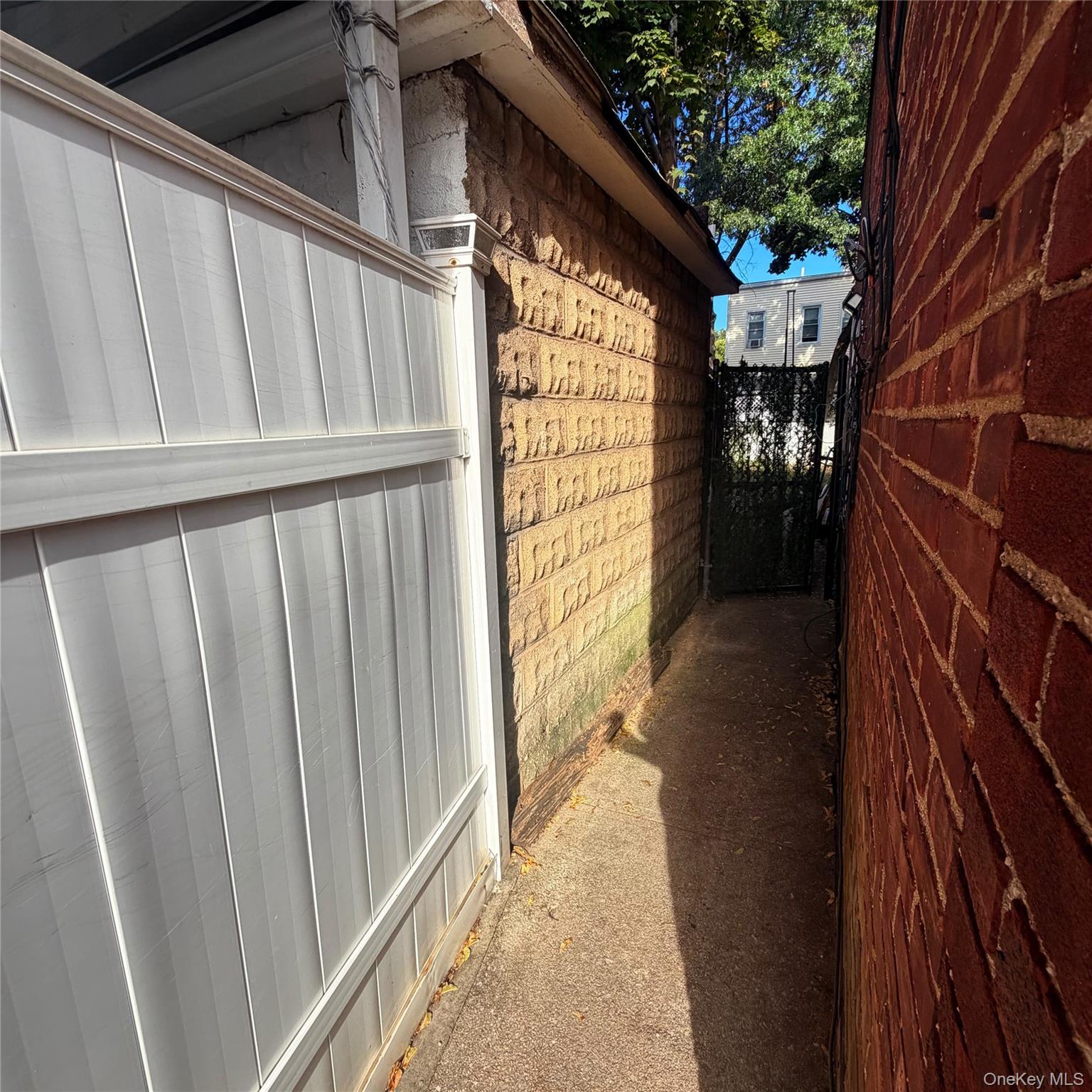 9511 97th Street Property Photo 3