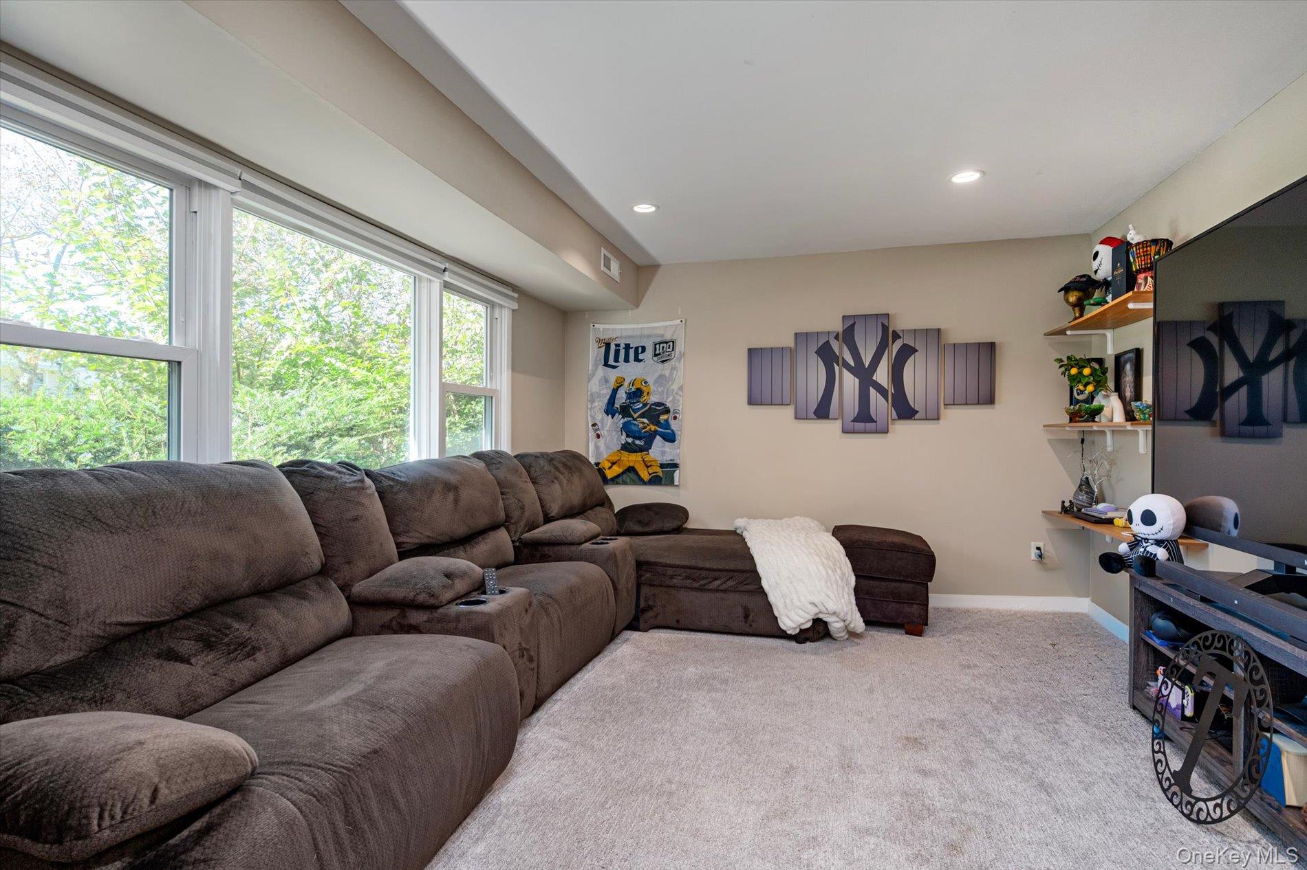 18 Meadow Lark Drive Property Photo 5