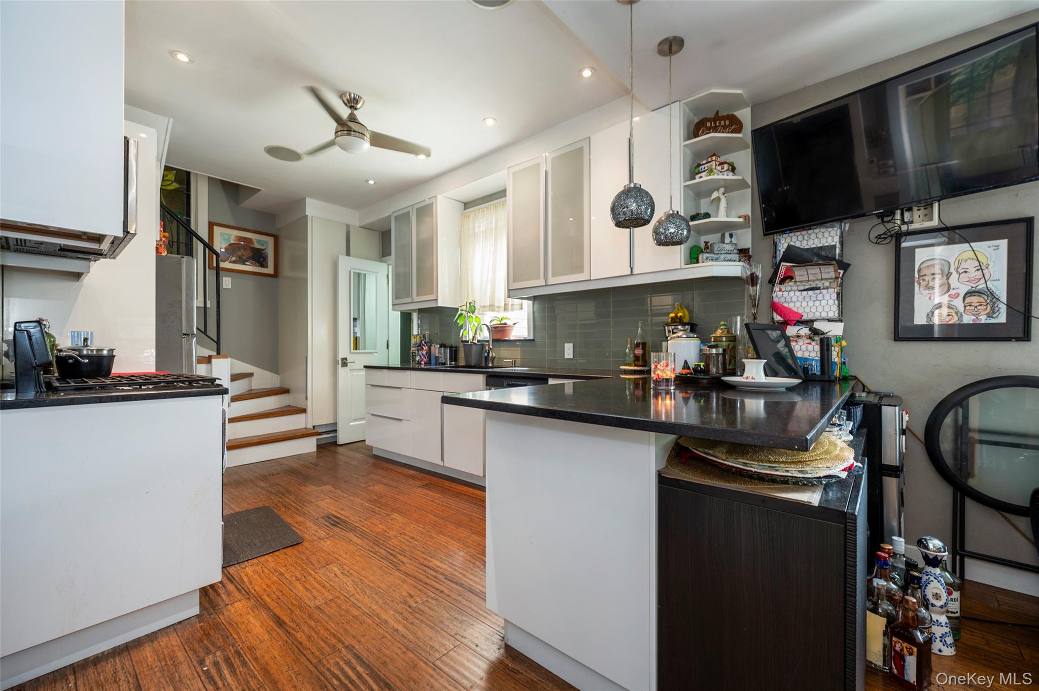 48 Clarendon Avenue Property Photo 7