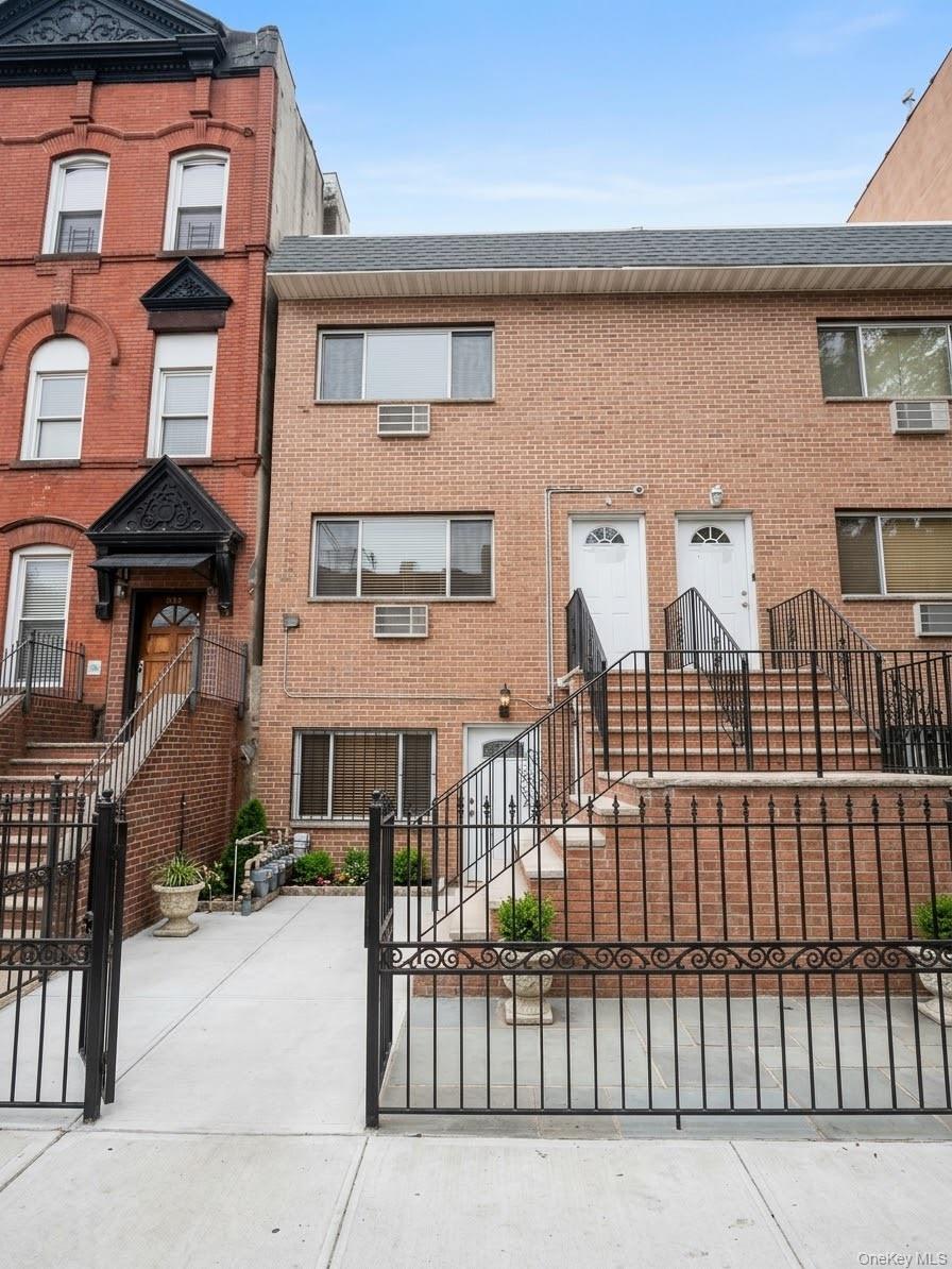 875 Cauldwell Avenue Property Photo 1