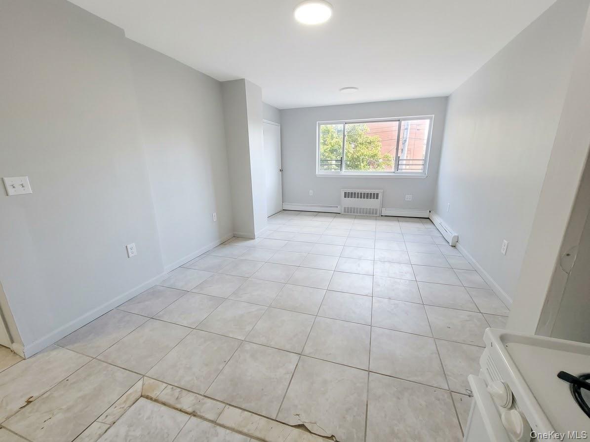 875 Cauldwell Avenue Property Photo 3