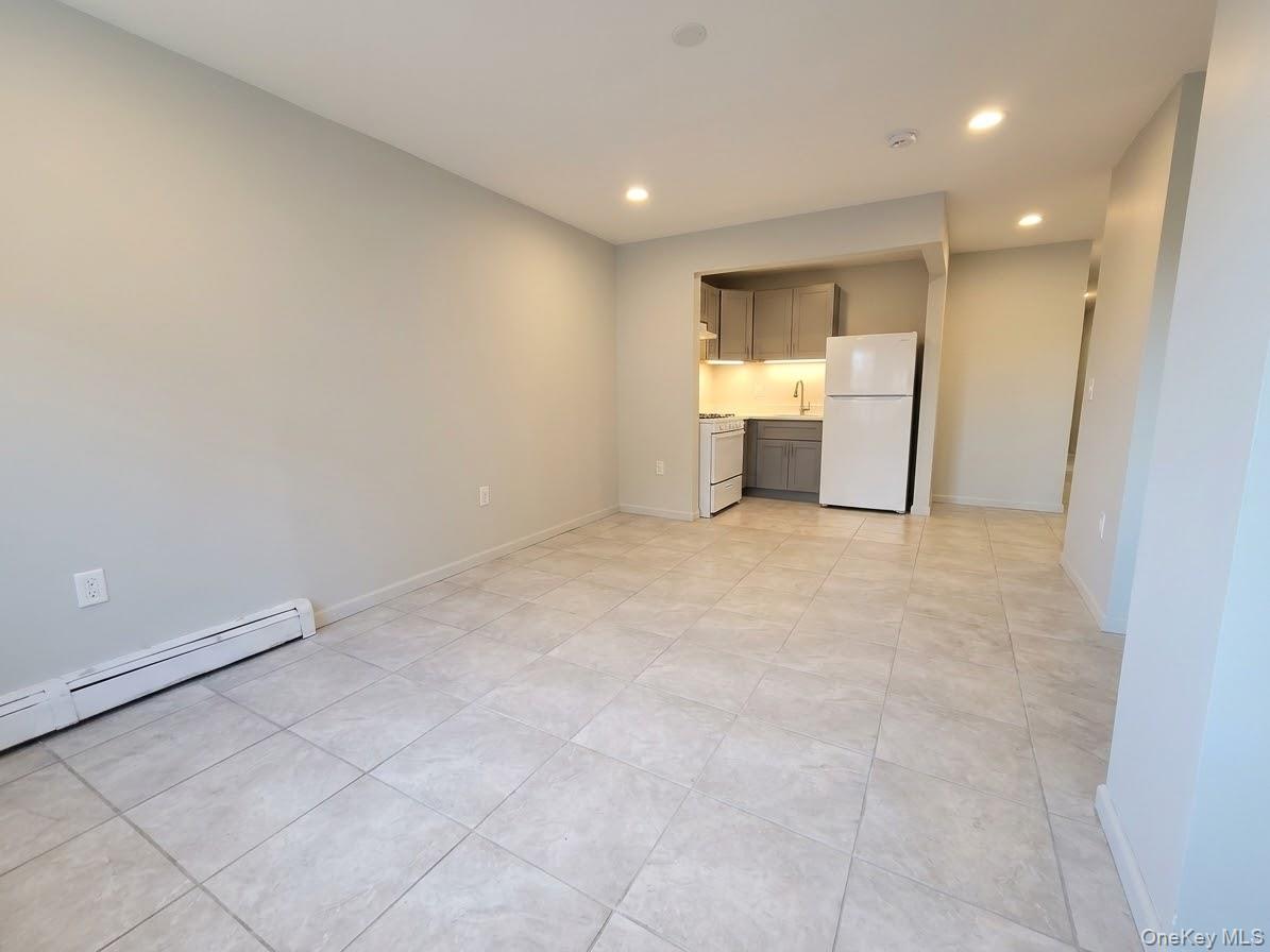 875 Cauldwell Avenue Property Photo 4