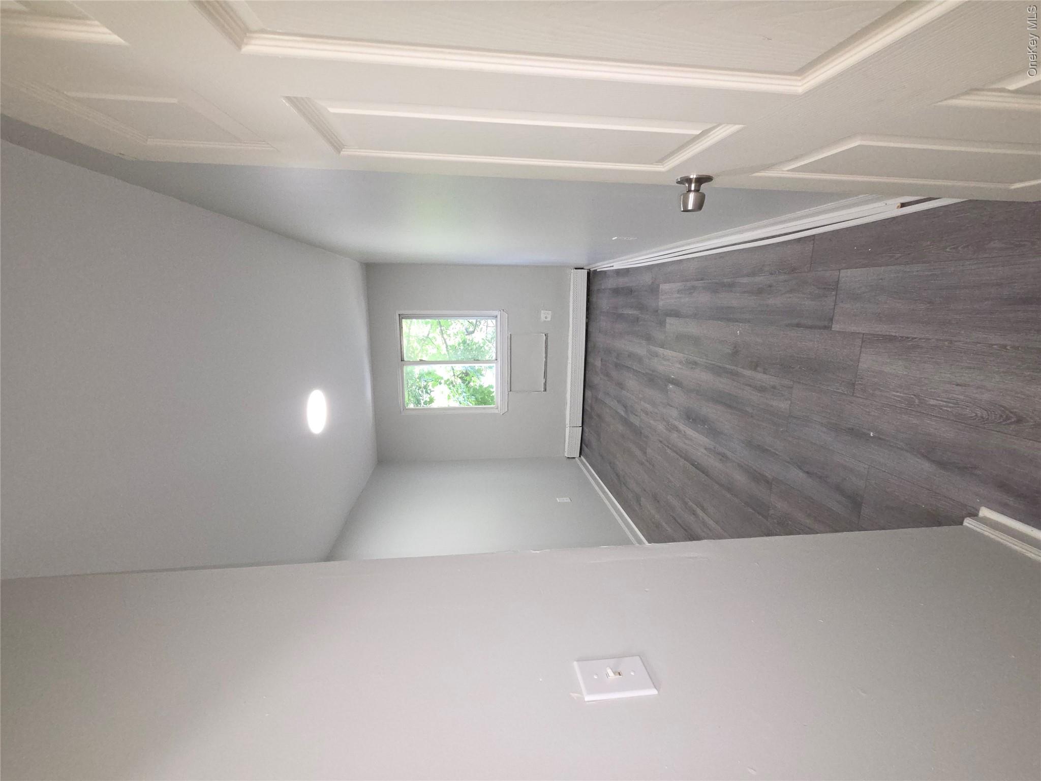 875 Cauldwell Avenue Property Photo 7