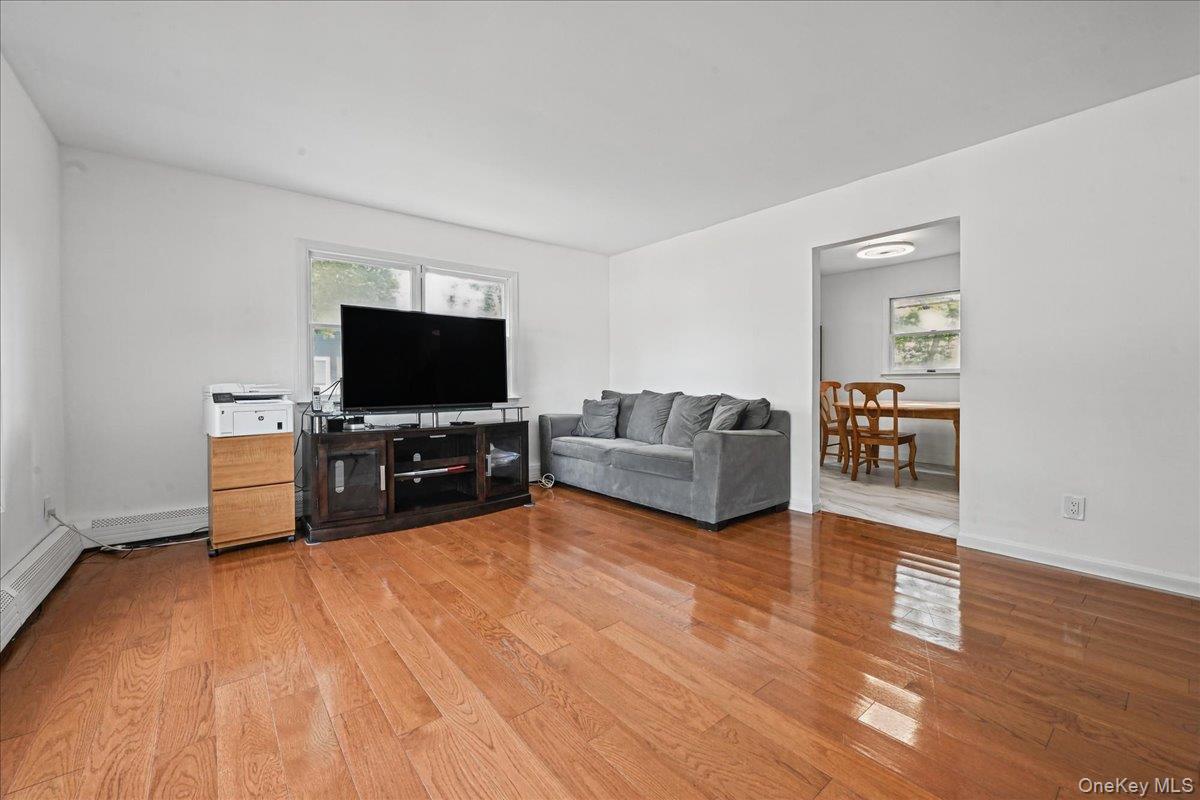 132 Commonwealth Drive Property Photo 3