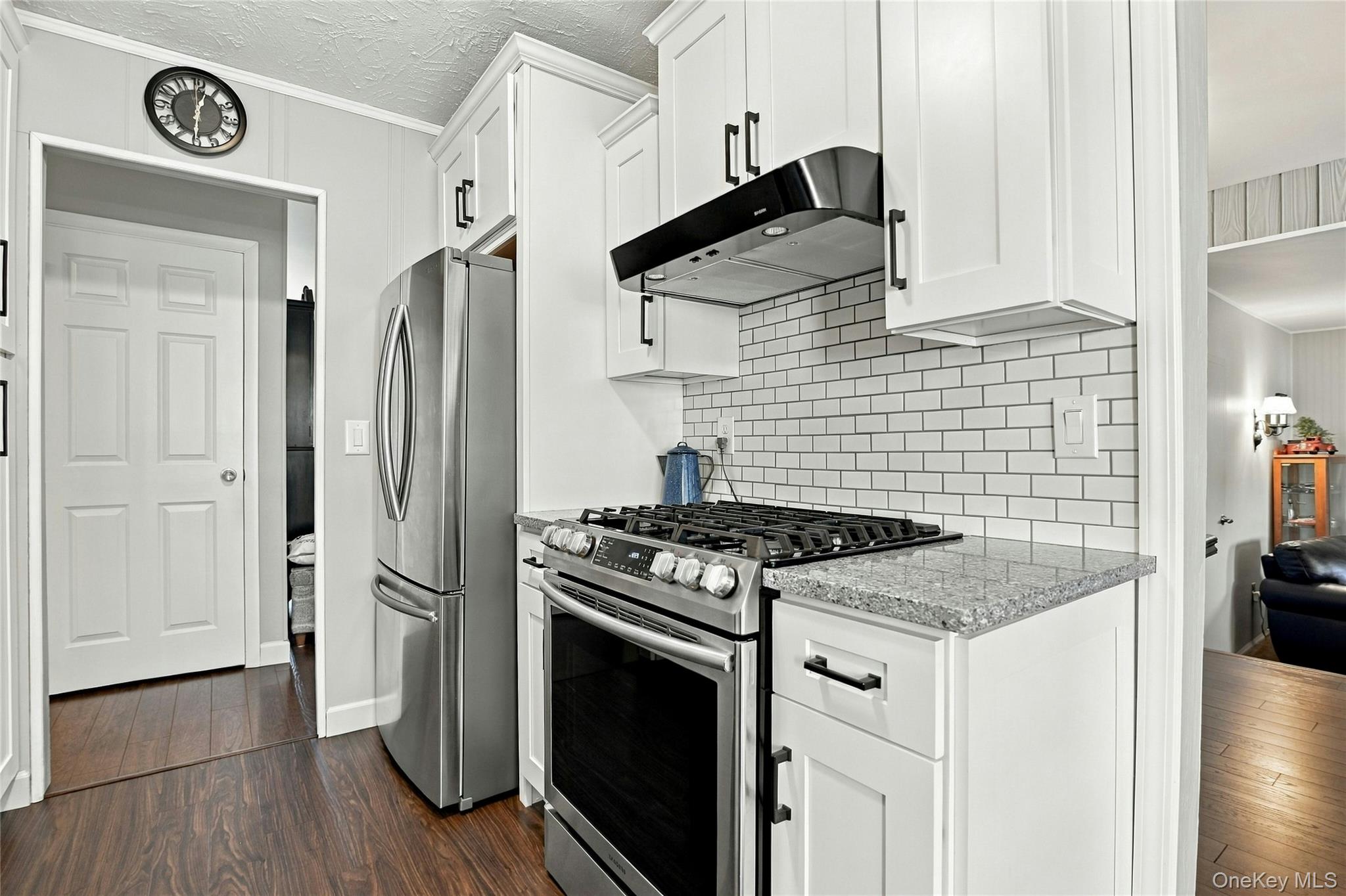 71 W 14th Street Property Photo 8