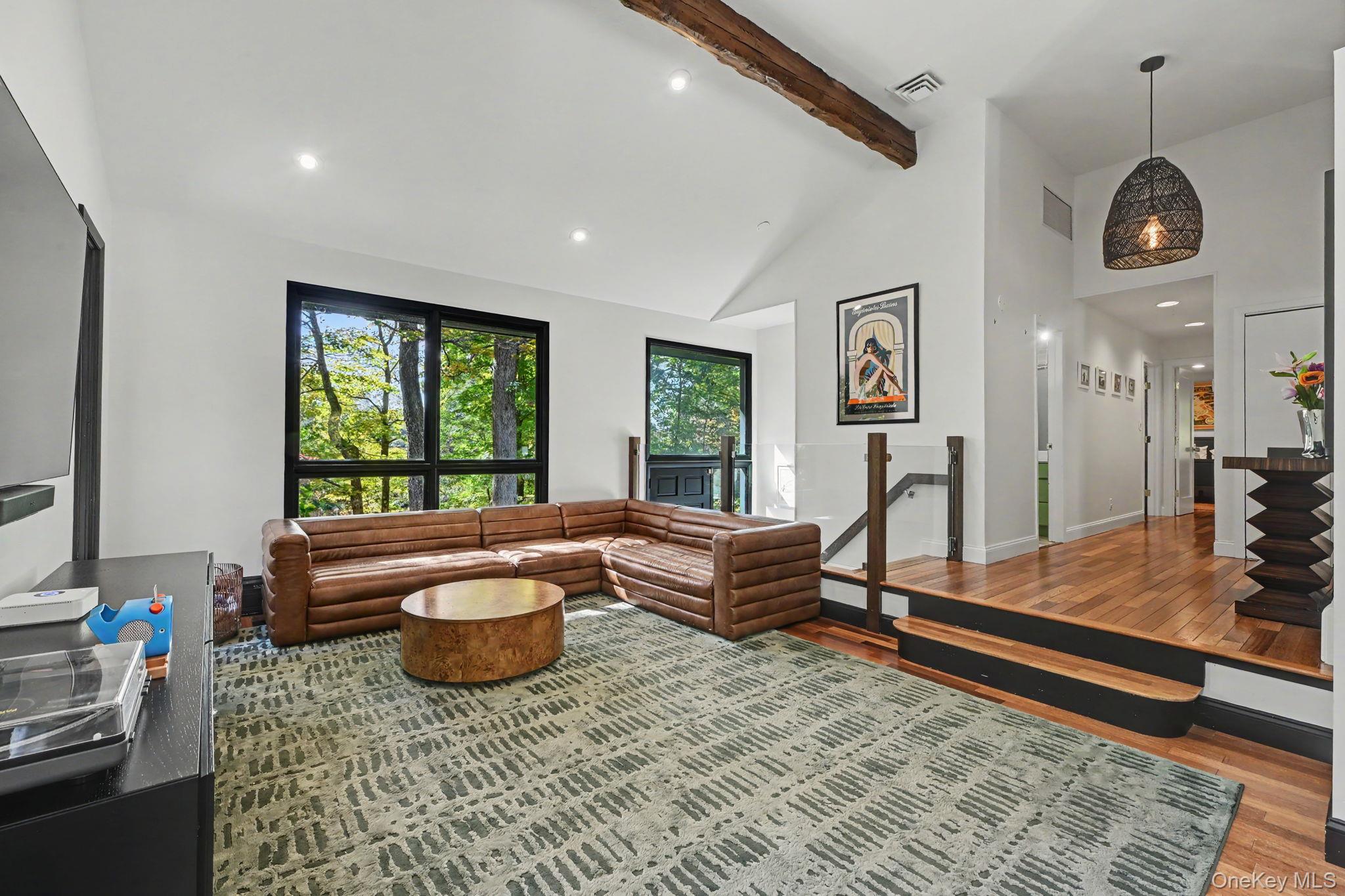 29 Hoyt Street Property Photo 5