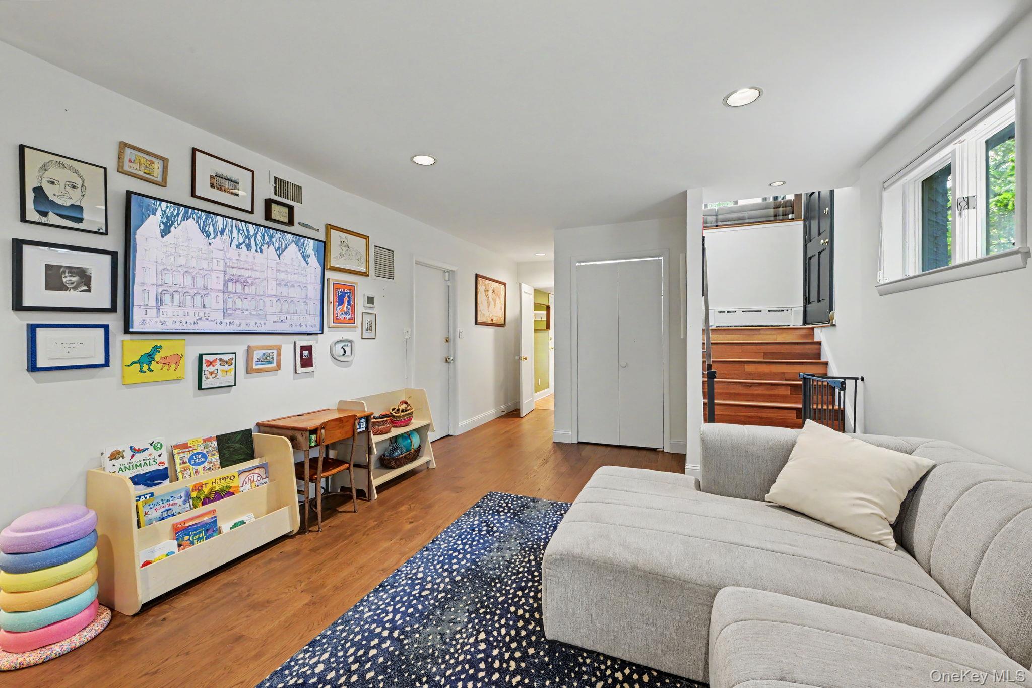 29 Hoyt Street Property Photo 27