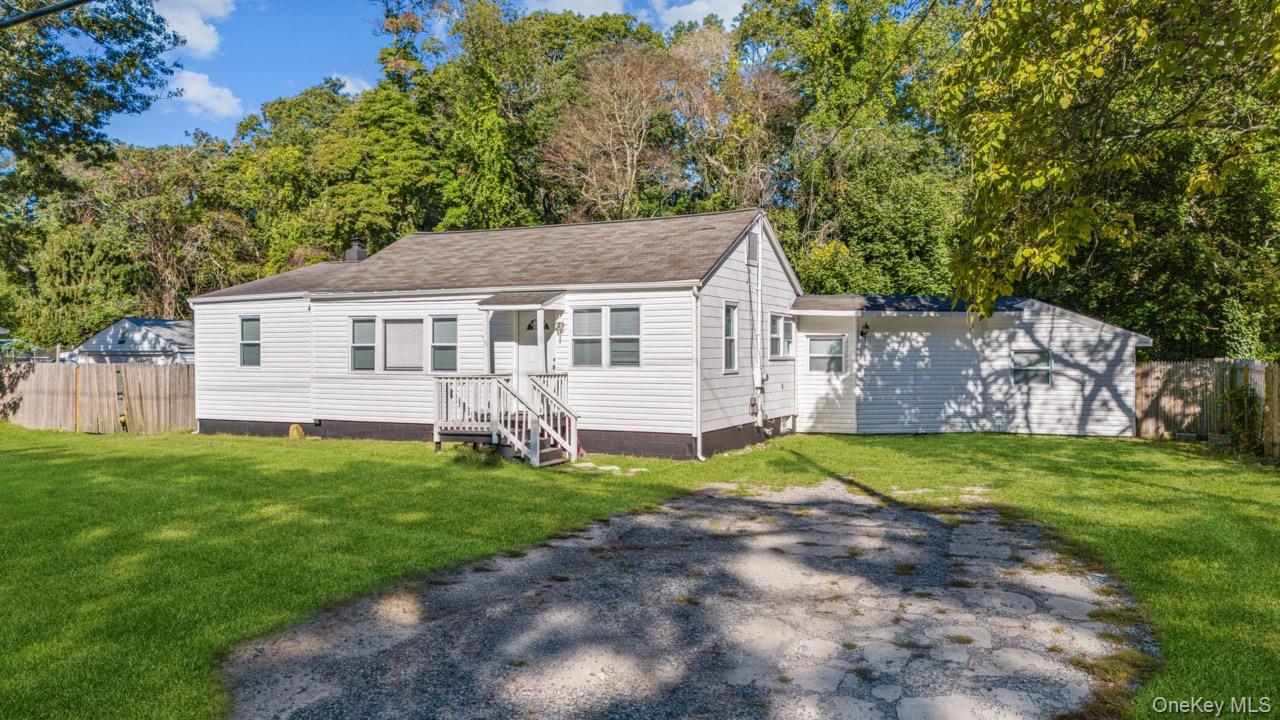 703 Horseblock Road Property Photo 1