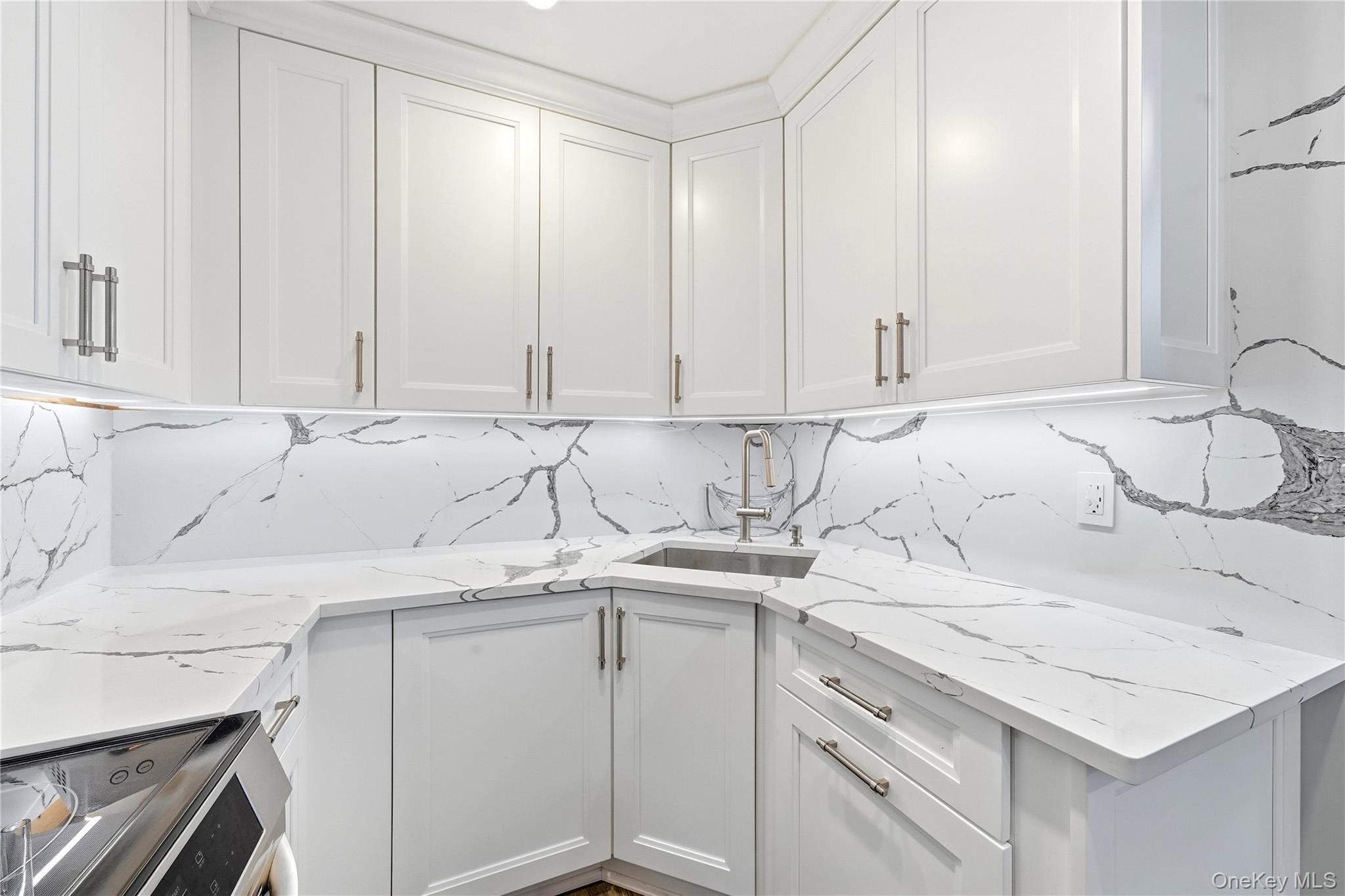 100 W Broadway #6q Property Photo 11