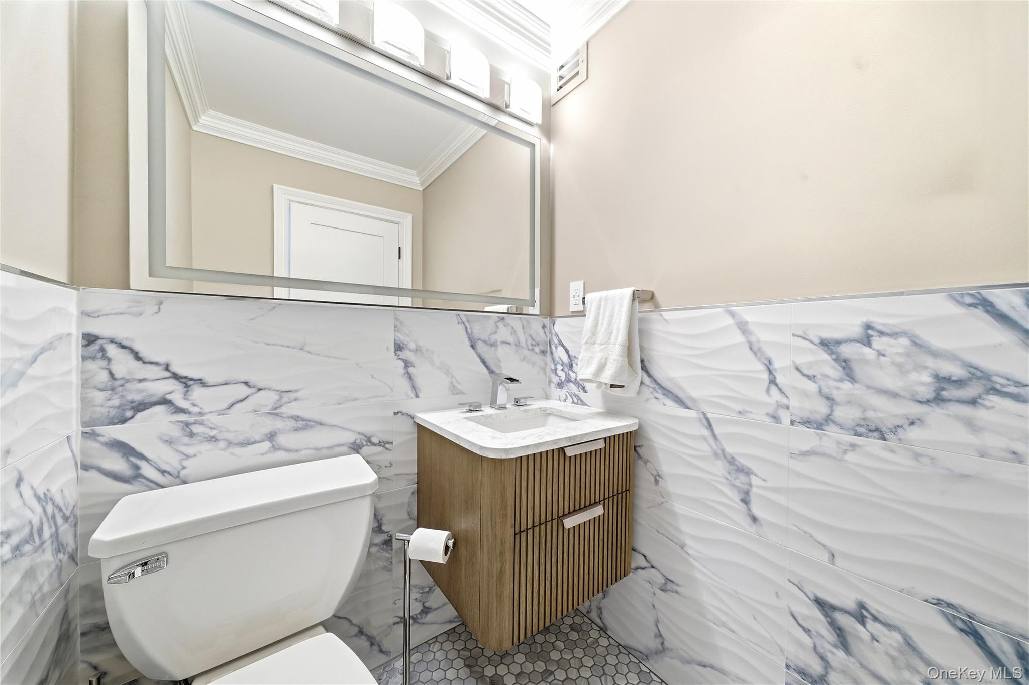 100 W Broadway #6q Property Photo 15