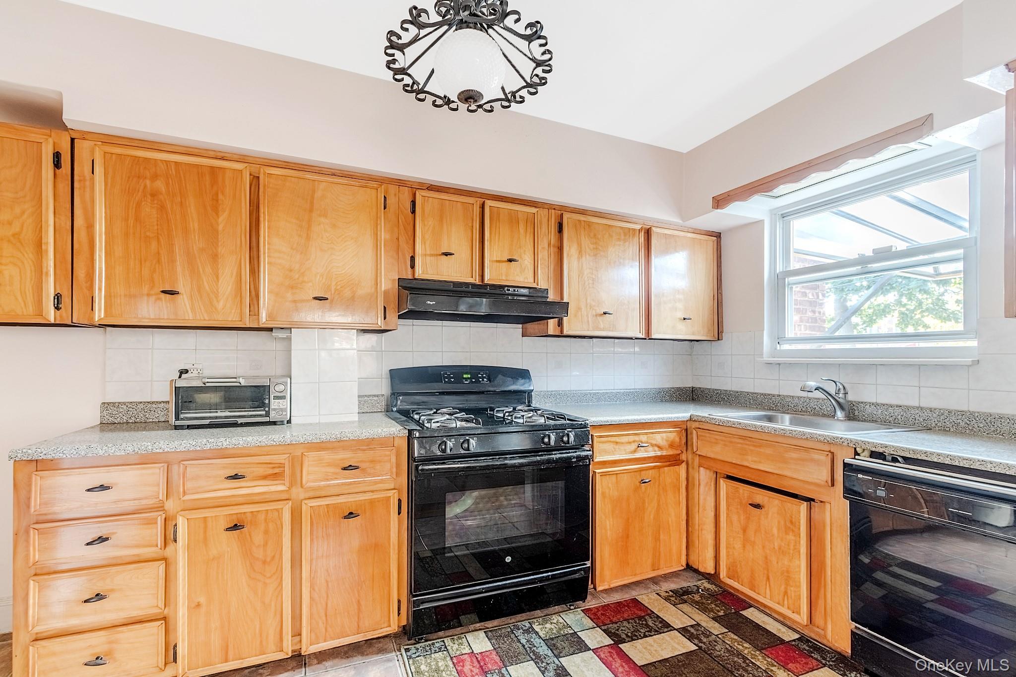 1886 Gerritsen Avenue Property Photo 8