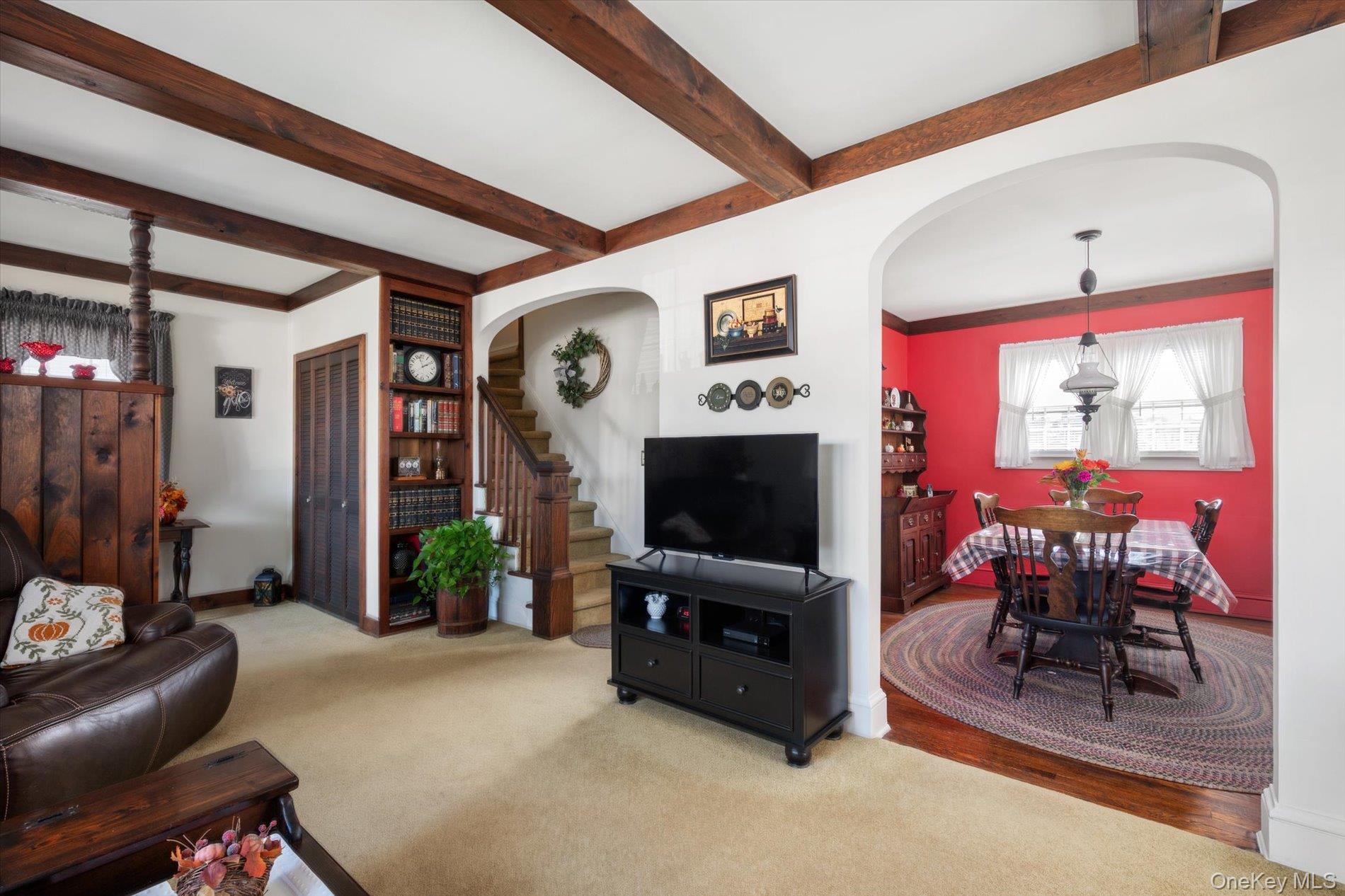 421 Oak Street Property Photo 6