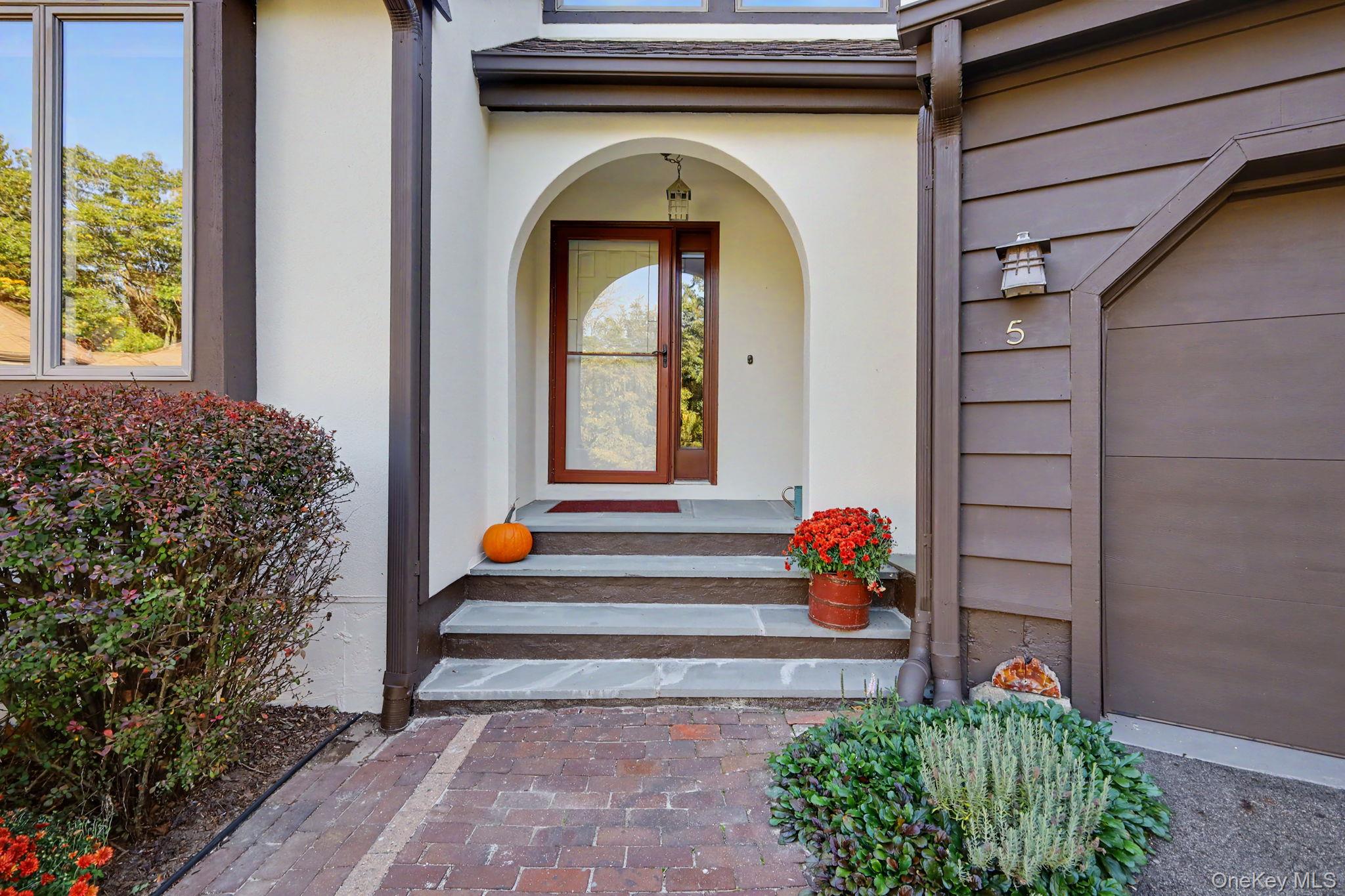 5 Cotswold Drive Property Photo 2