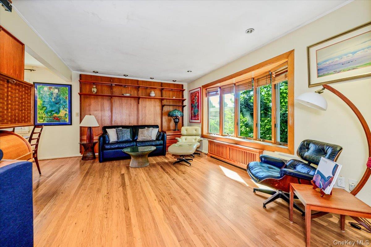 3855 Douglaston Parkway Property Photo 6