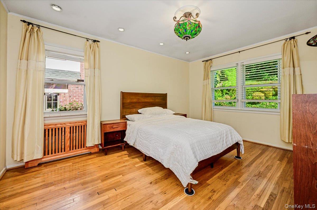 3855 Douglaston Parkway Property Photo 11