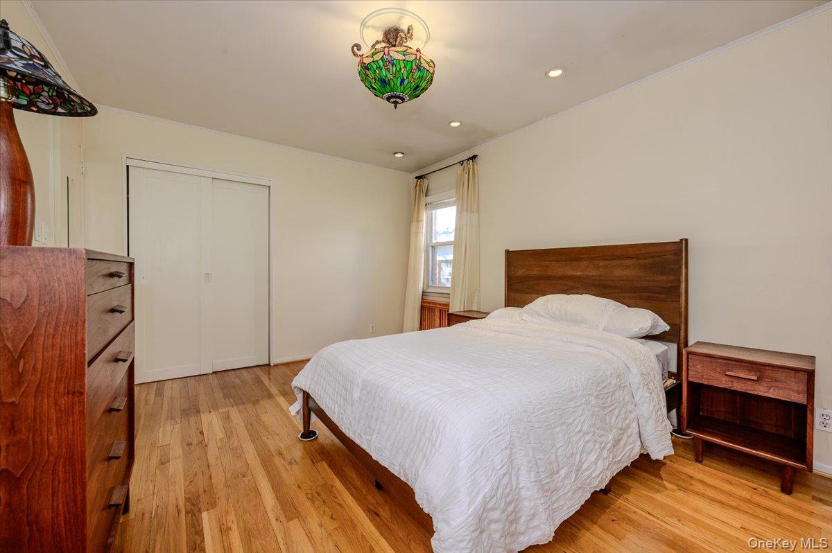 3855 Douglaston Parkway Property Photo 12