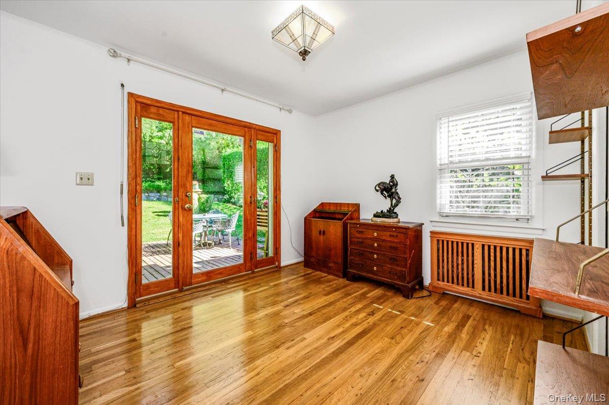 3855 Douglaston Parkway Property Photo 14