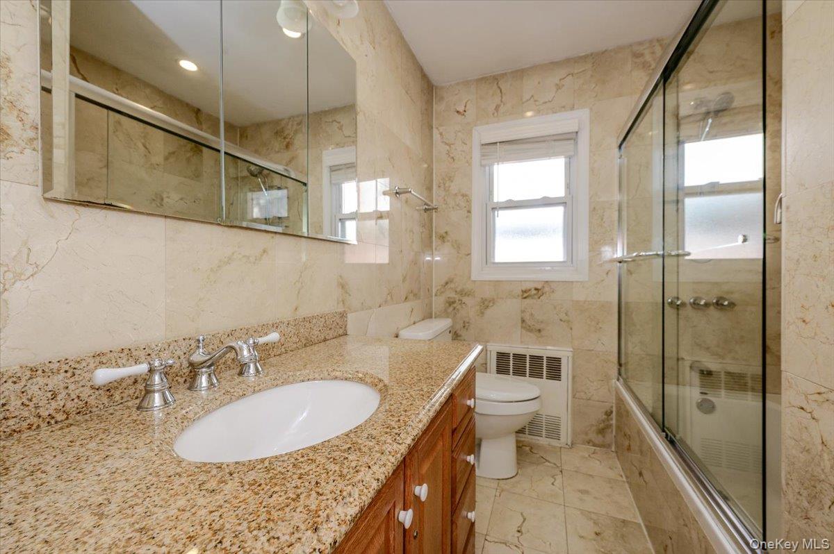 3855 Douglaston Parkway Property Photo 16