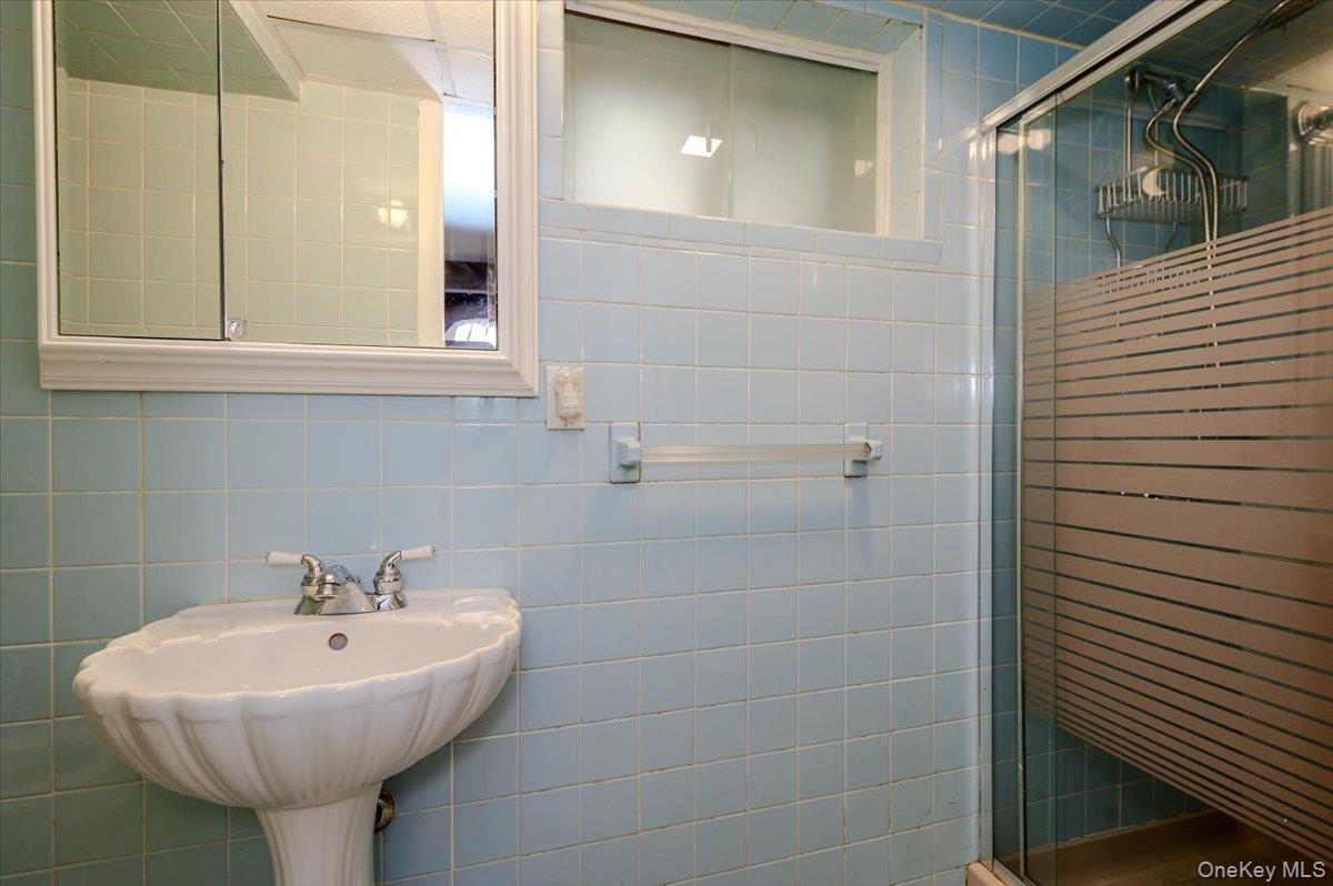 3855 Douglaston Parkway Property Photo 17
