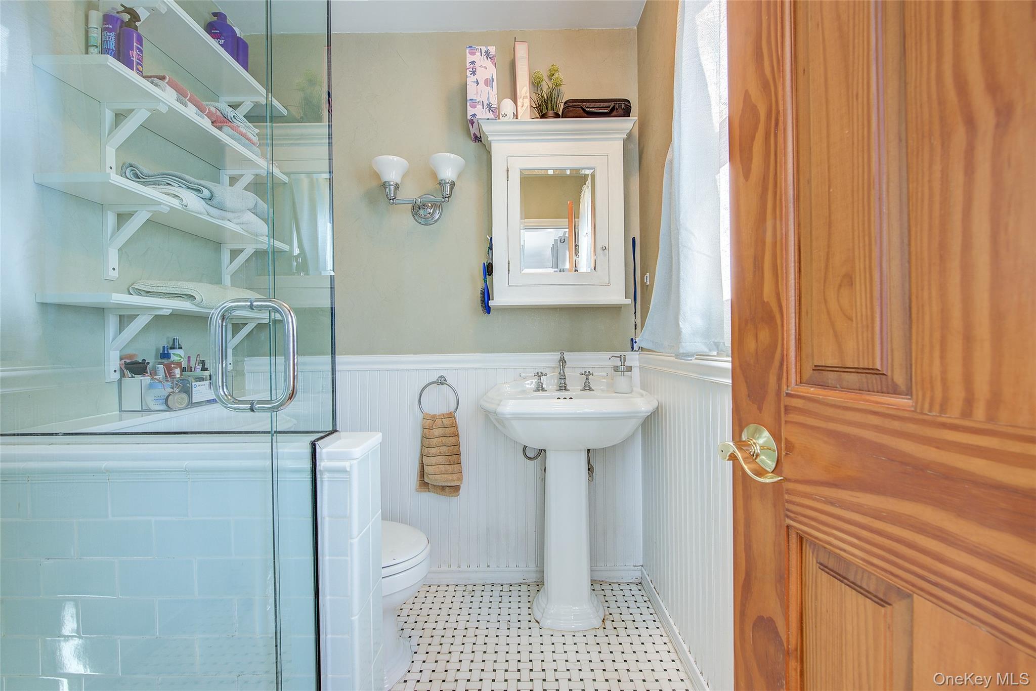64-66 84th Place Property Photo 17