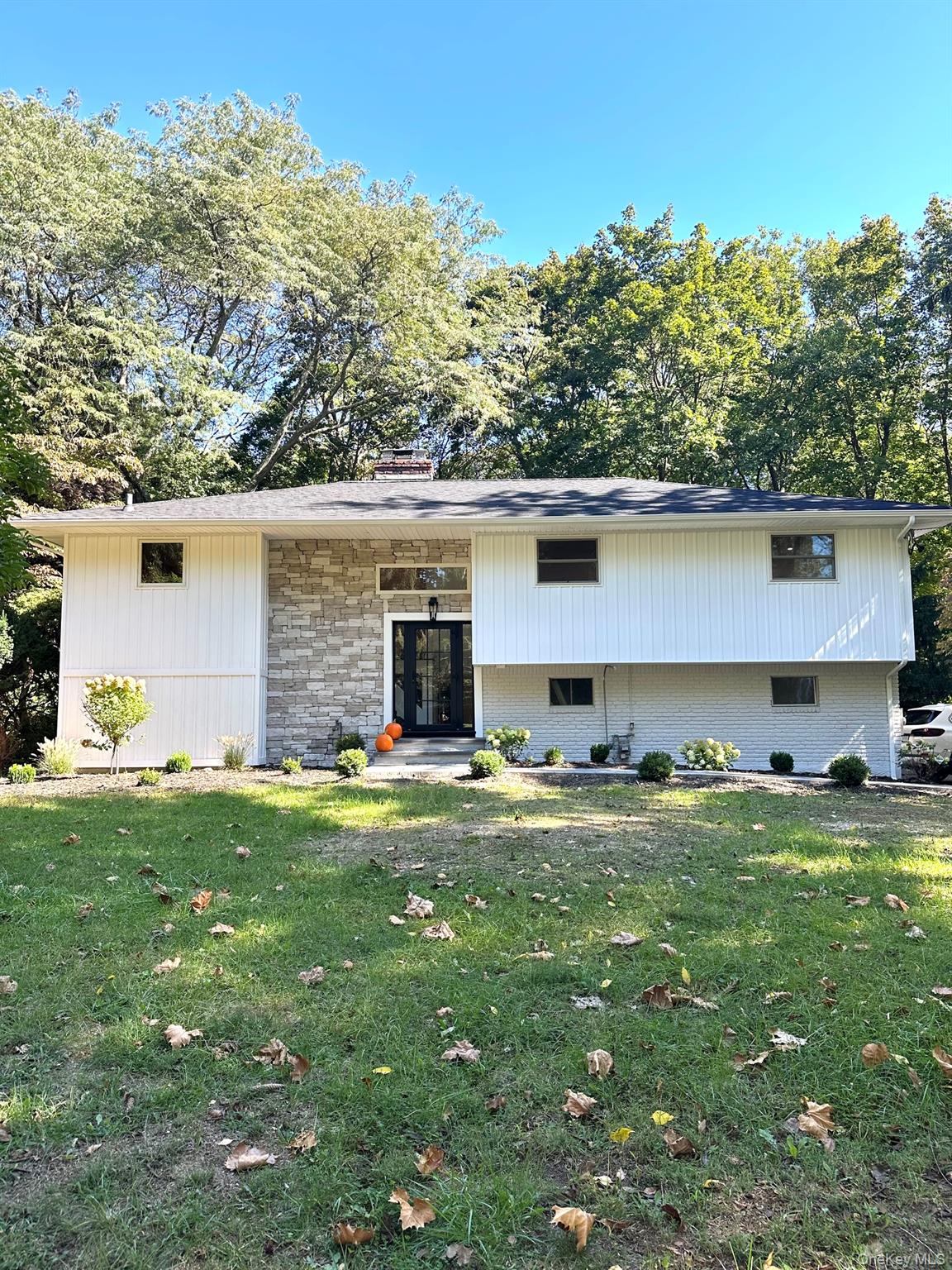 10 Moonedge Road Property Photo 1