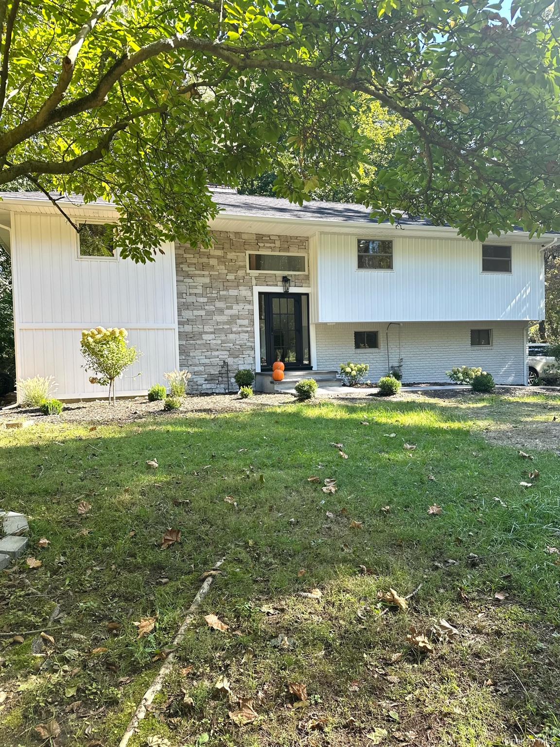 10 Moonedge Road Property Photo 2