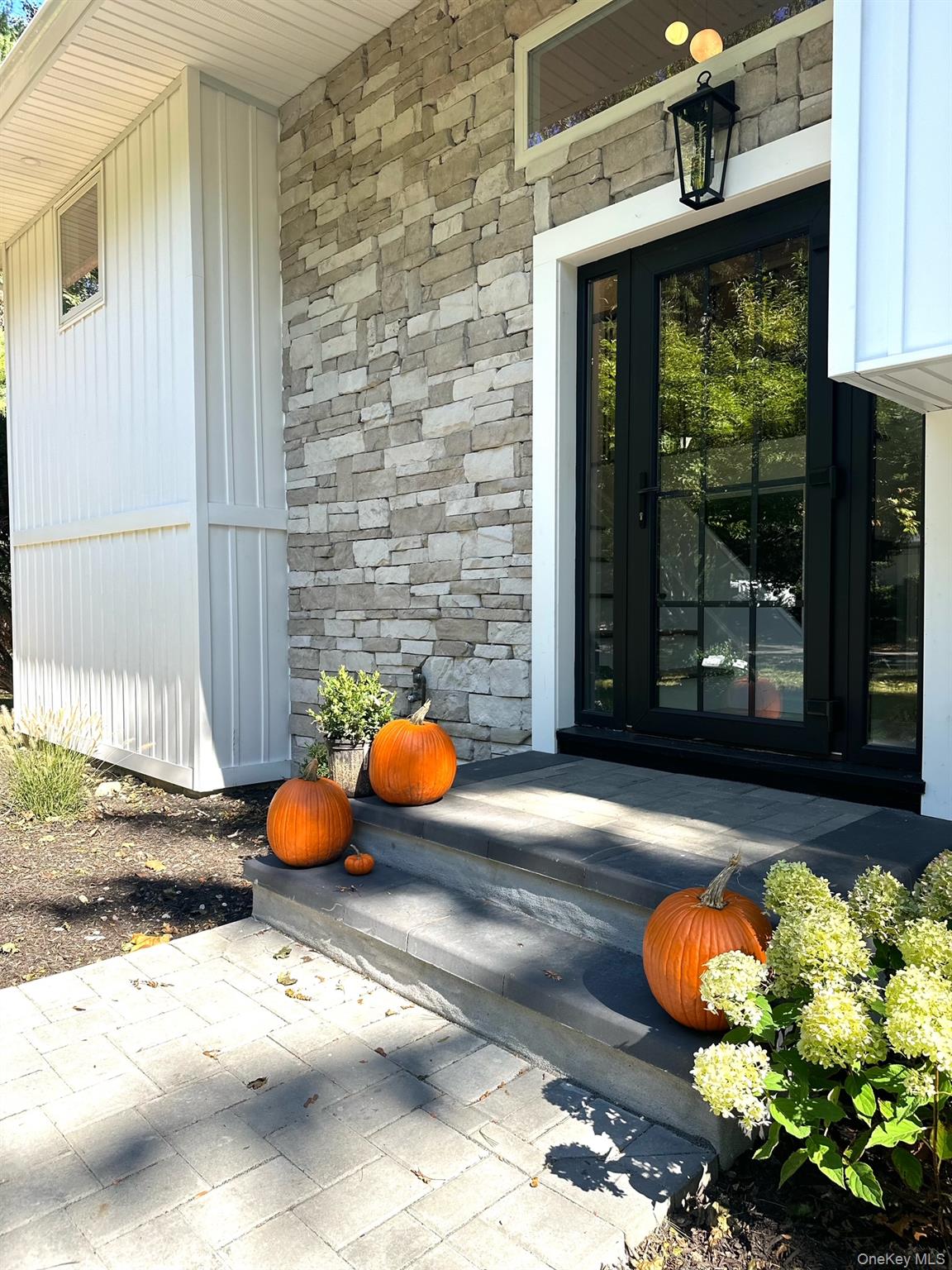 10 Moonedge Road Property Photo 3