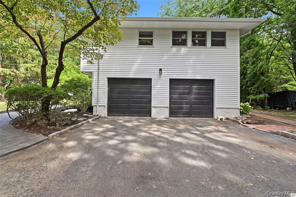 10 Moonedge Road Property Photo 4